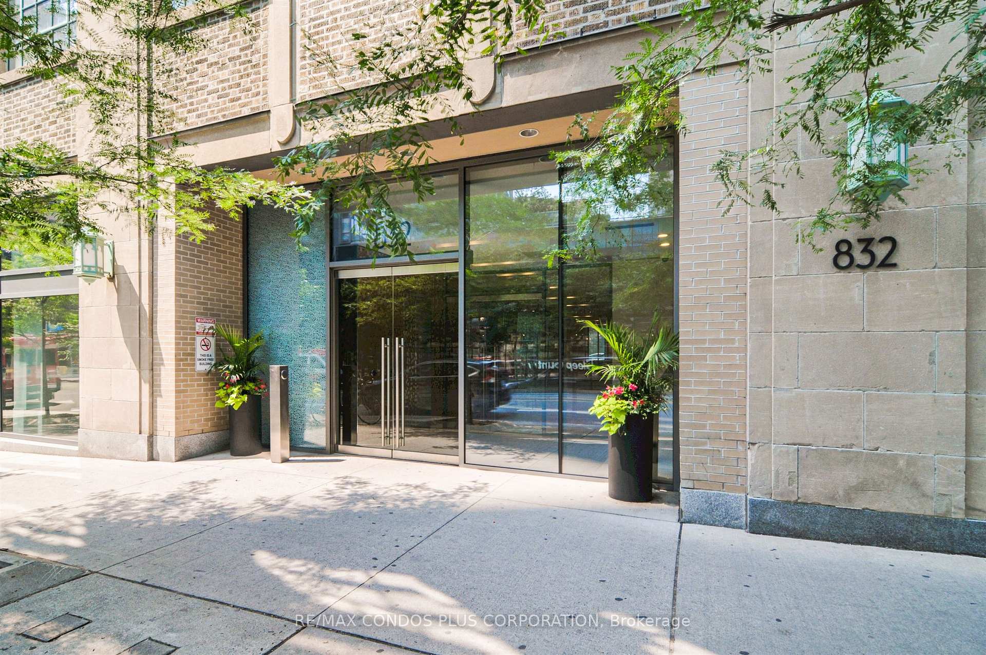 Photo 2 of Unit 406, 832 Bay Street, Toronto, Bay Street Corridor — HOMEH