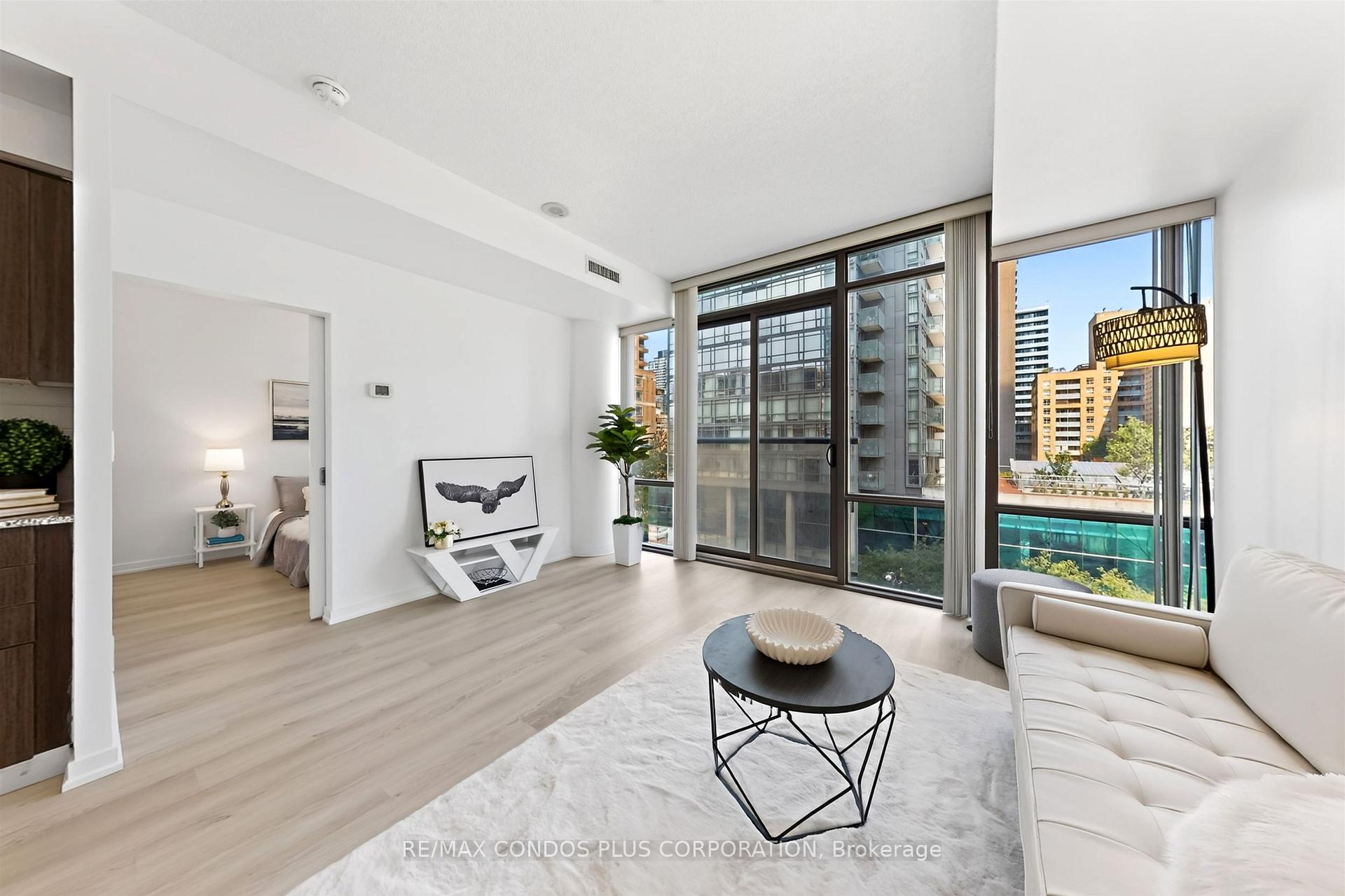Photo 3 of Unit 406, 832 Bay Street, Toronto, Bay Street Corridor — HOMEH