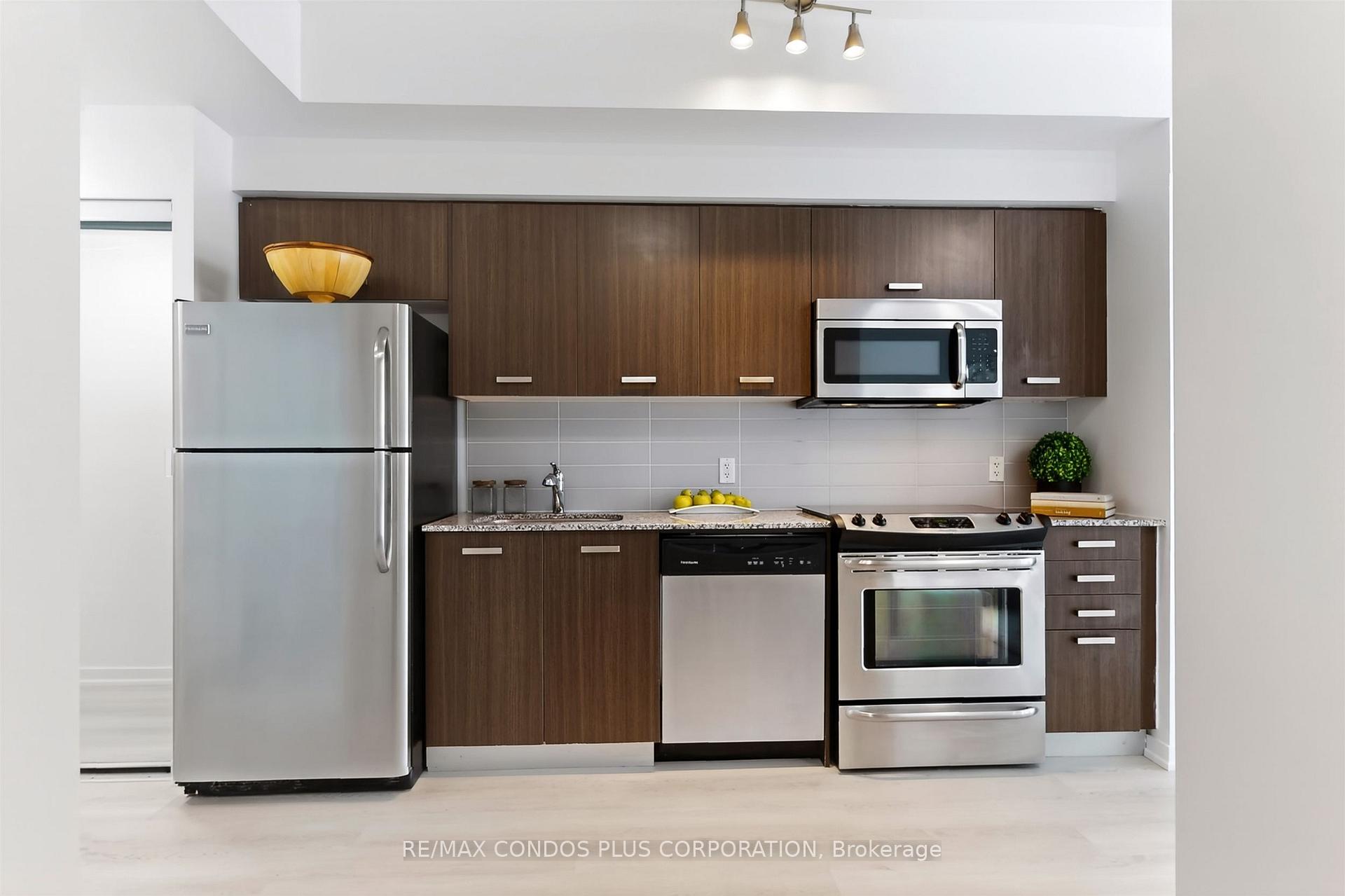 Photo 8 of Unit 406, 832 Bay Street, Toronto, Bay Street Corridor — HOMEH