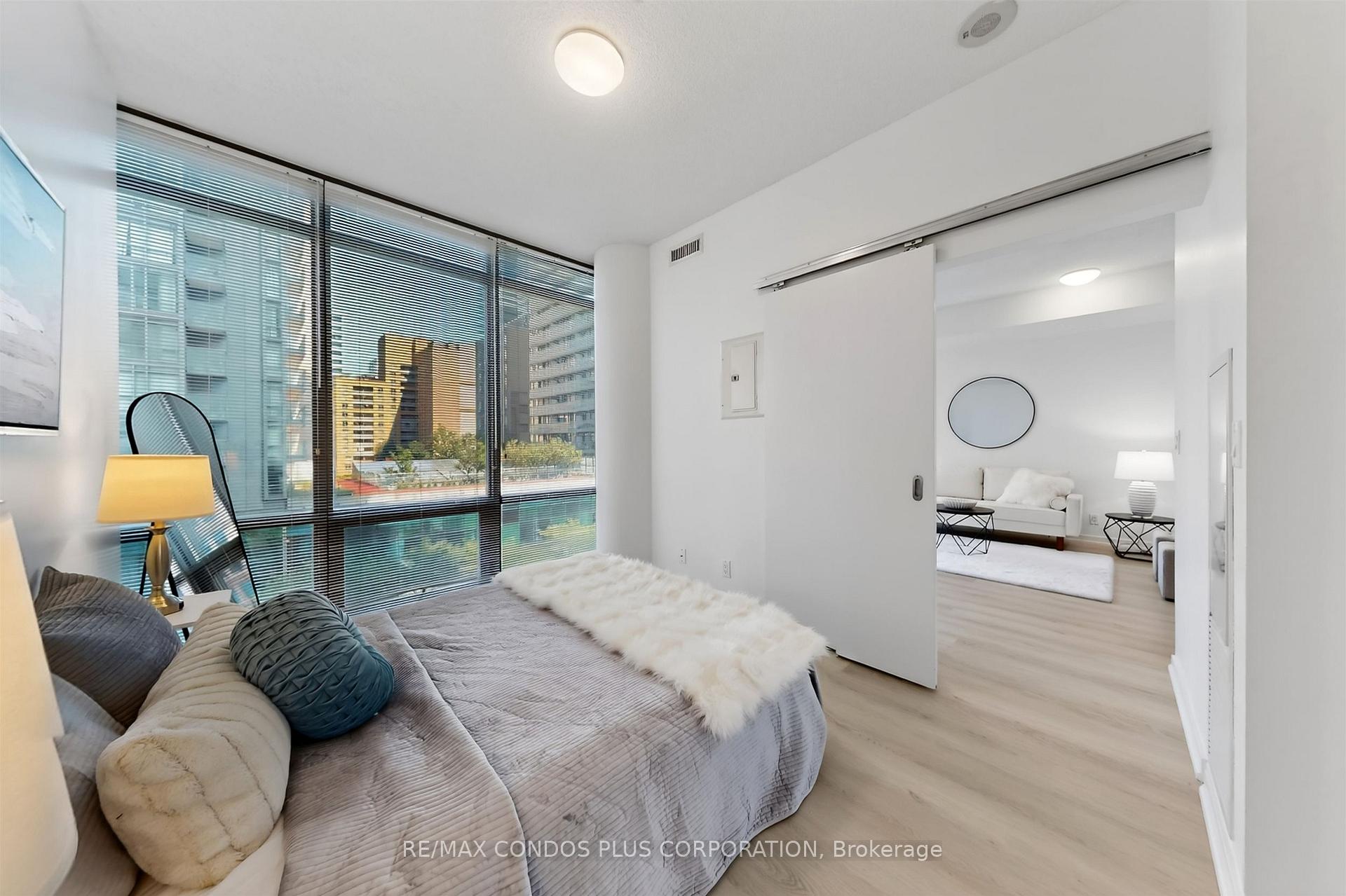 Photo 9 of Unit 406, 832 Bay Street, Toronto, Bay Street Corridor — HOMEH