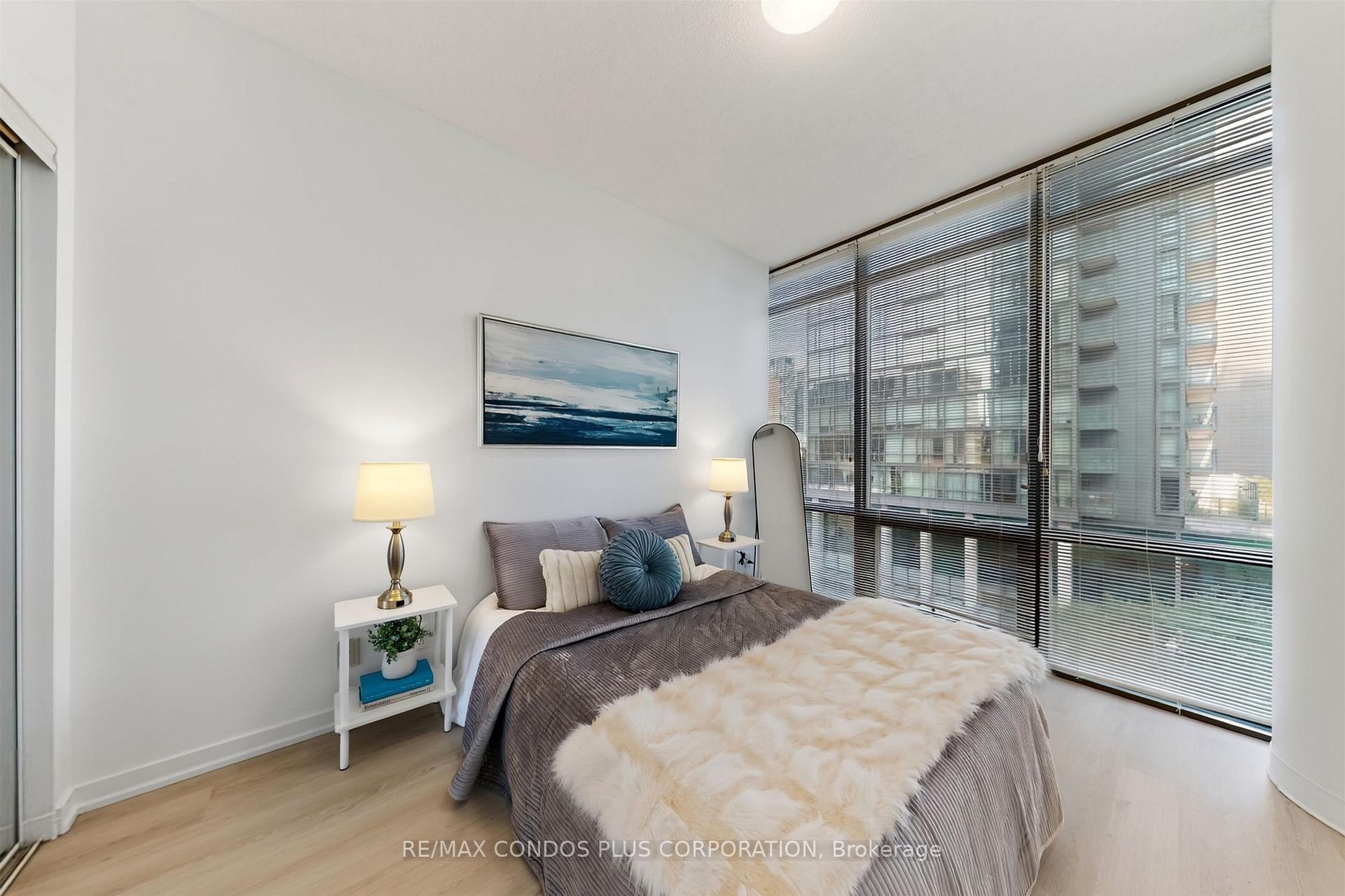 Photo 10 of Unit 406, 832 Bay Street, Toronto, Bay Street Corridor — HOMEH