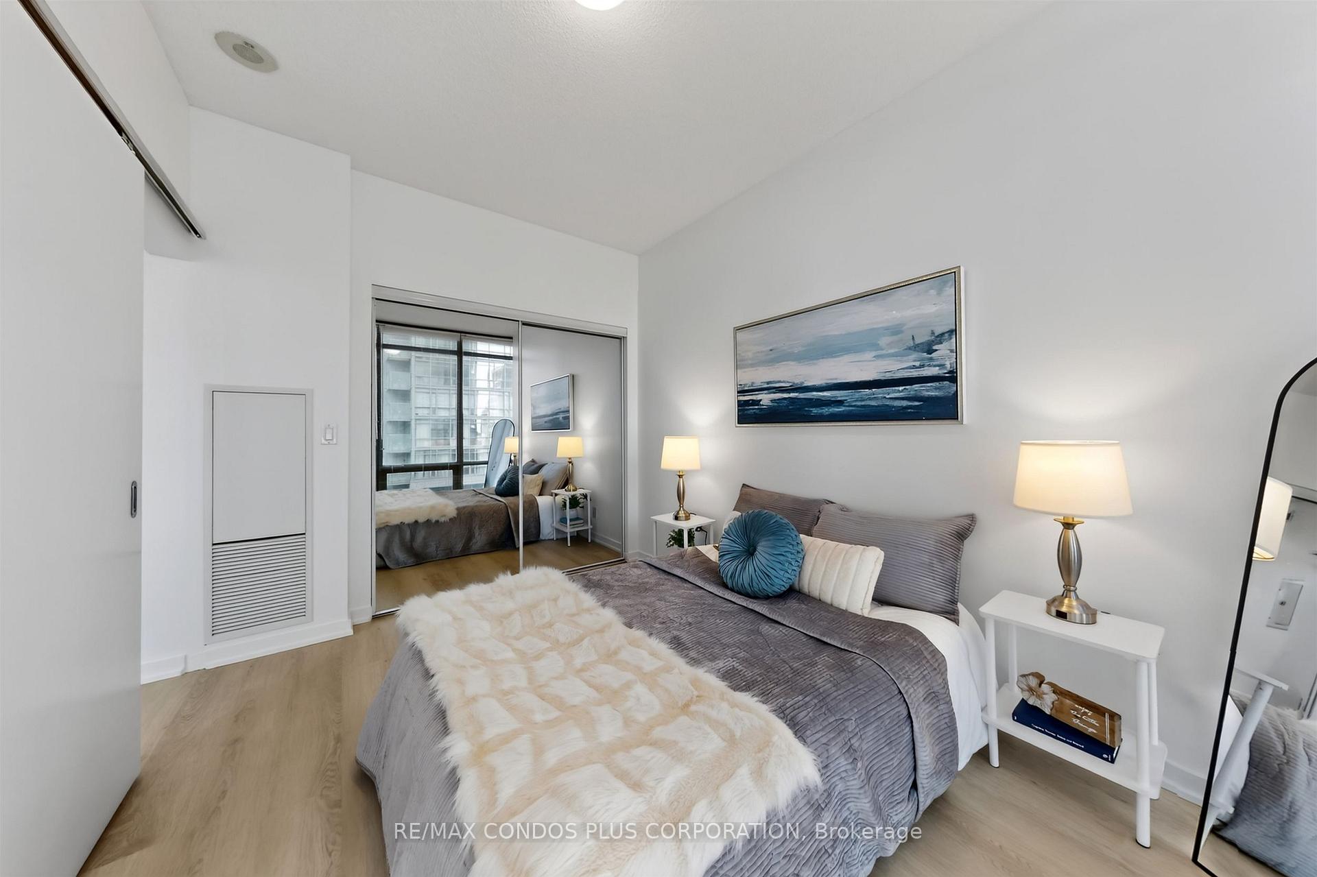 Photo 11 of Unit 406, 832 Bay Street, Toronto, Bay Street Corridor — HOMEH