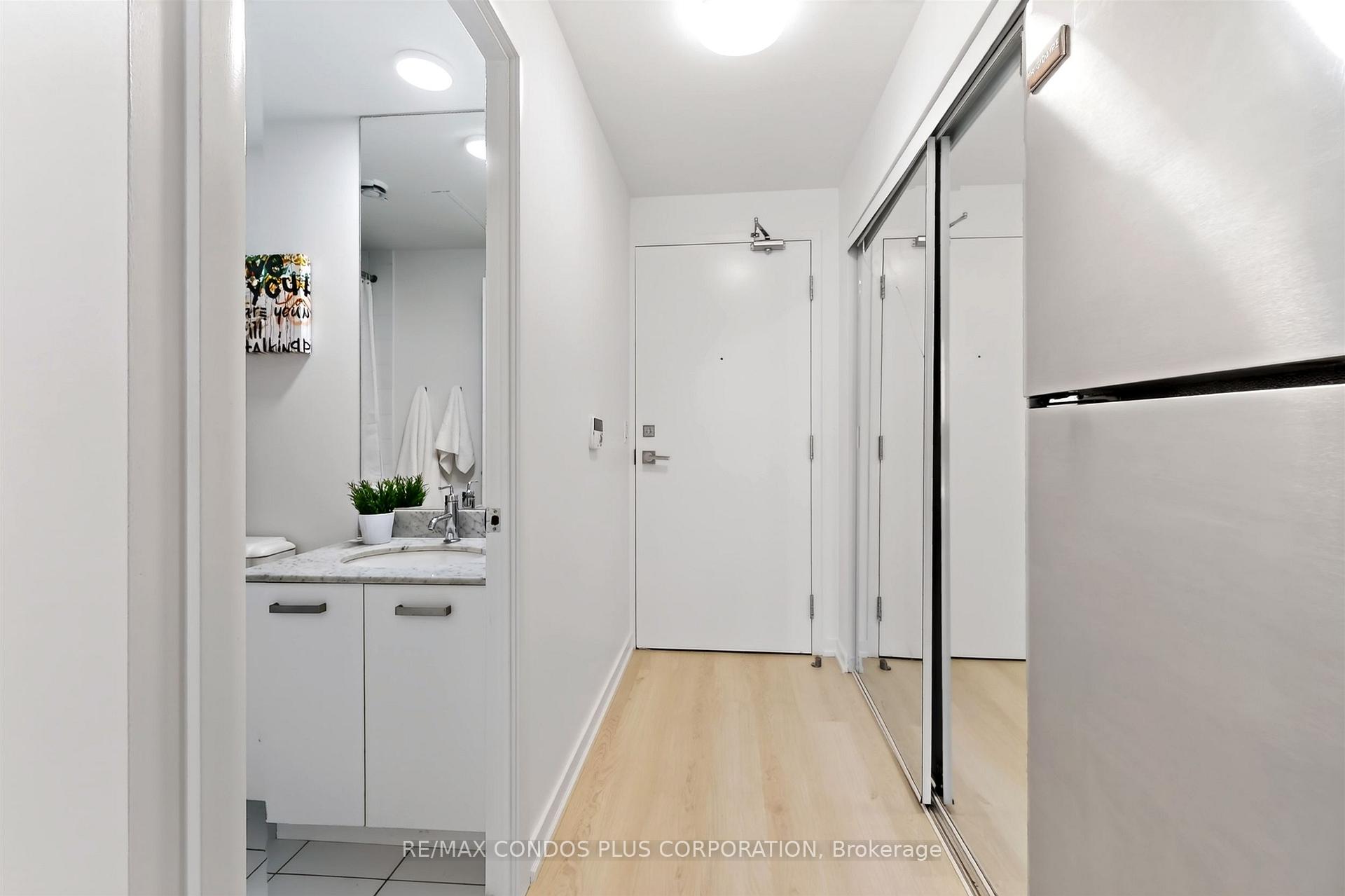 Photo 16 of Unit 406, 832 Bay Street, Toronto, Bay Street Corridor — HOMEH