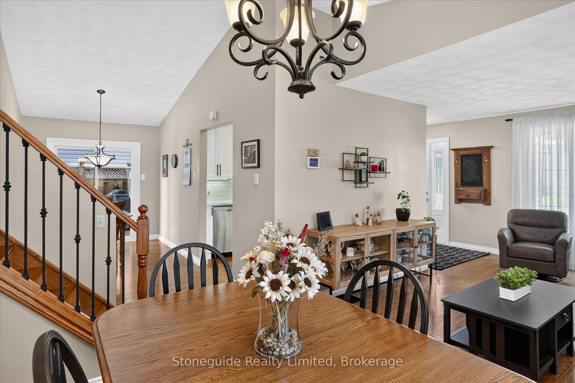Photo 13 of 814 Milford Drive, Peterborough, Otonabee Ward 1 — HOMEH
