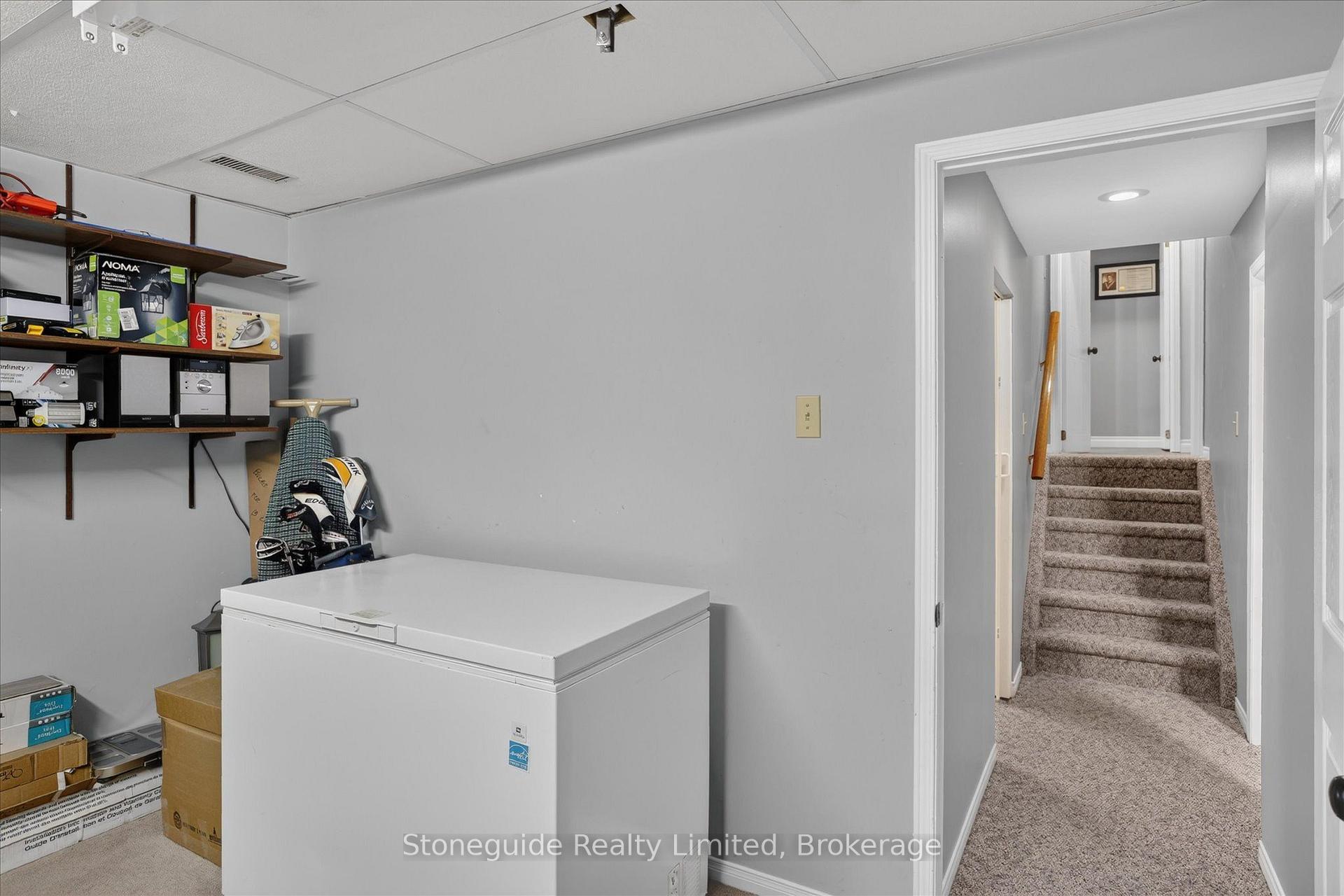 Photo 37 of 814 Milford Drive, Peterborough, Otonabee Ward 1 — HOMEH