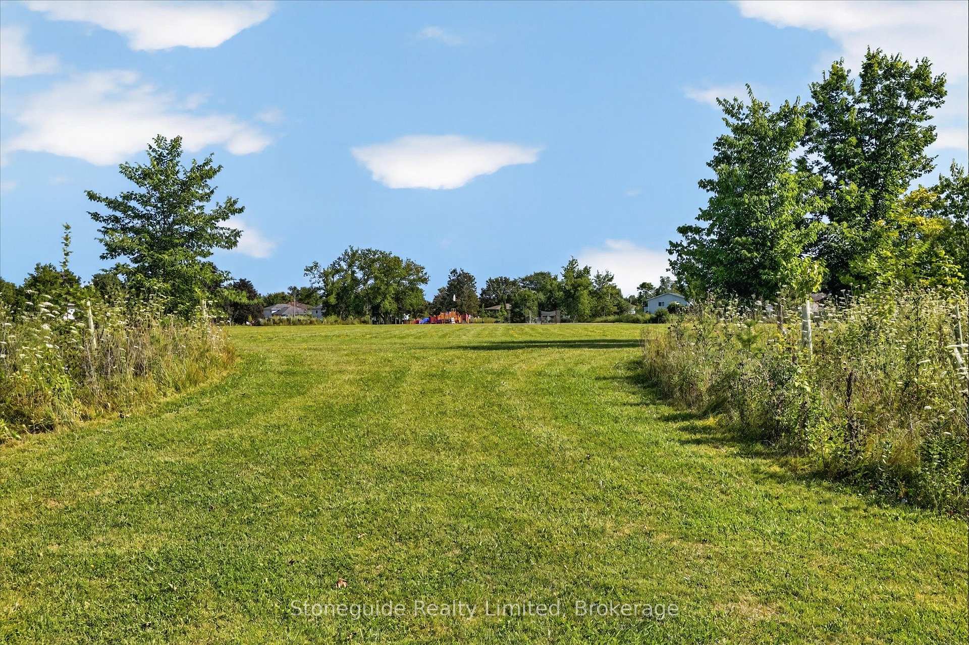 Photo 45 of 814 Milford Drive, Peterborough, Otonabee Ward 1 — HOMEH