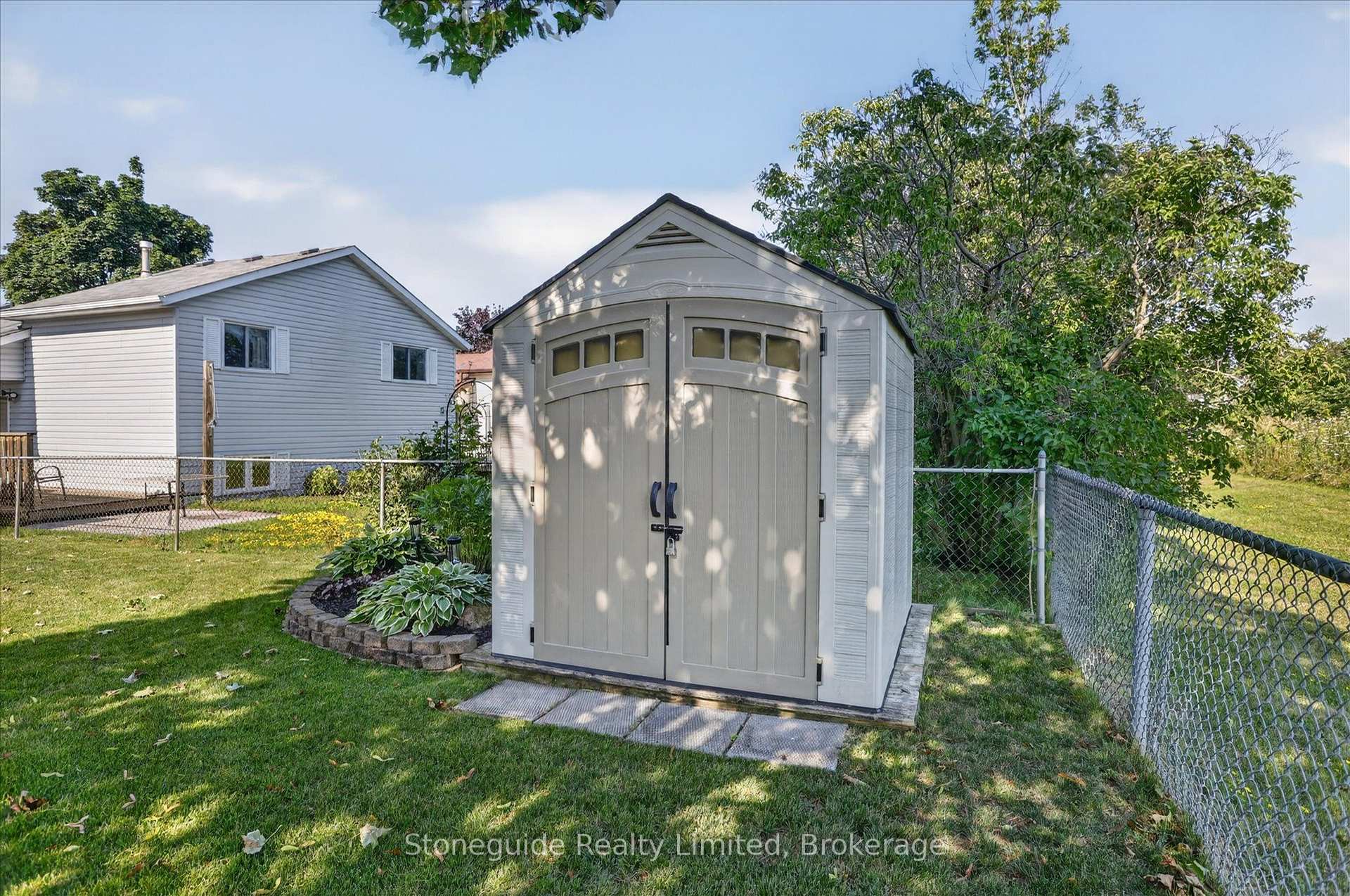 Photo 46 of 814 Milford Drive, Peterborough, Otonabee Ward 1 — HOMEH