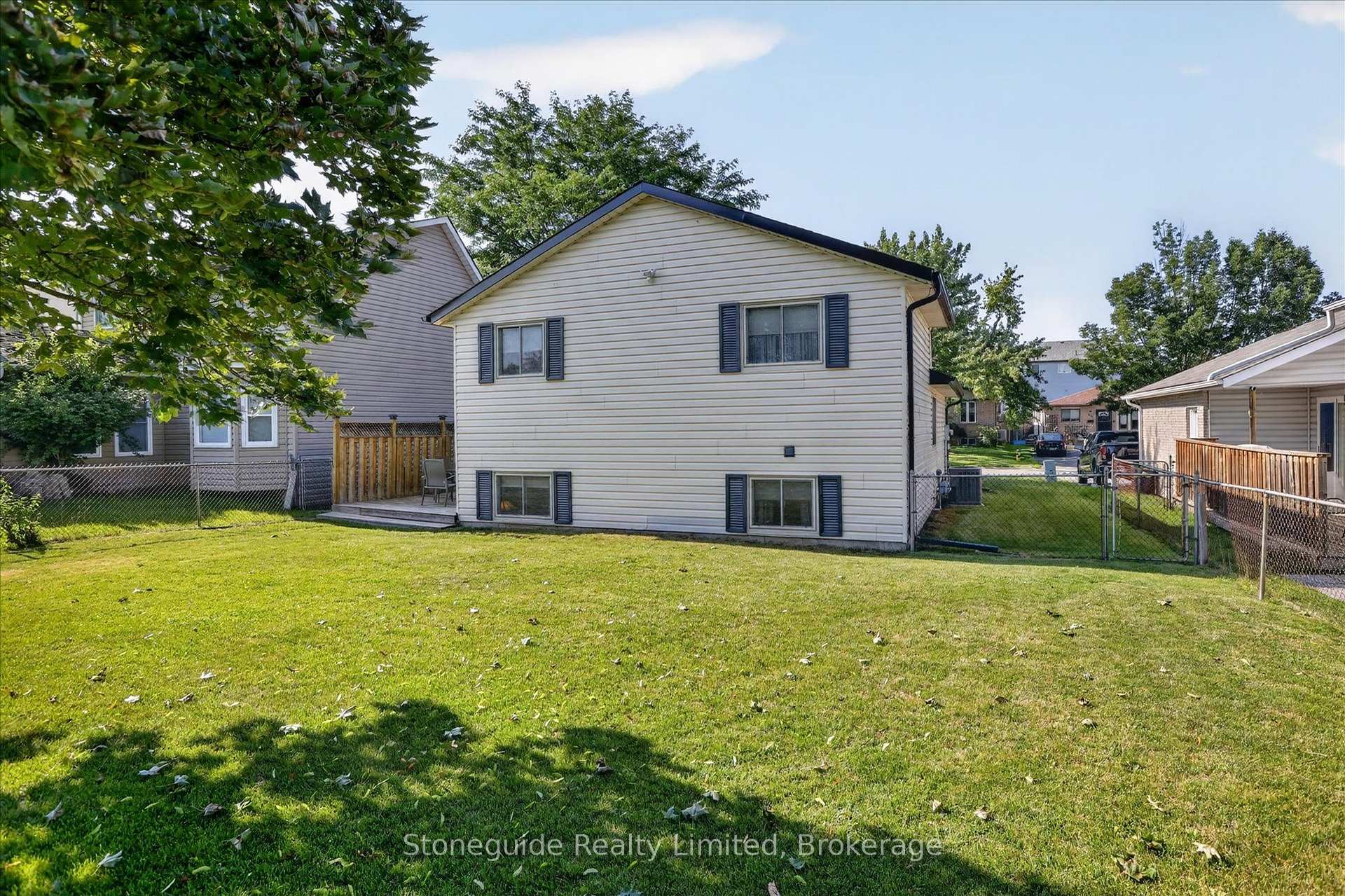 Photo 47 of 814 Milford Drive, Peterborough, Otonabee Ward 1 — HOMEH