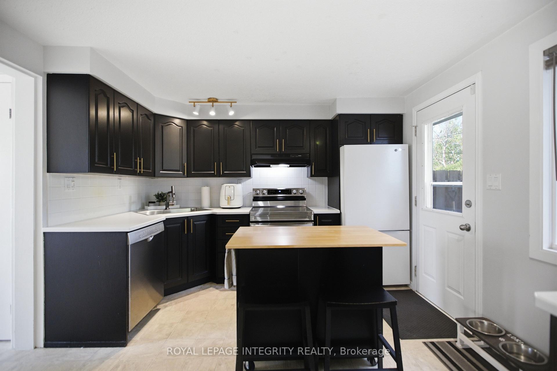 Photo 9 of 1544K Beaverpond Drive, Ottawa, Pineview — HOMEH