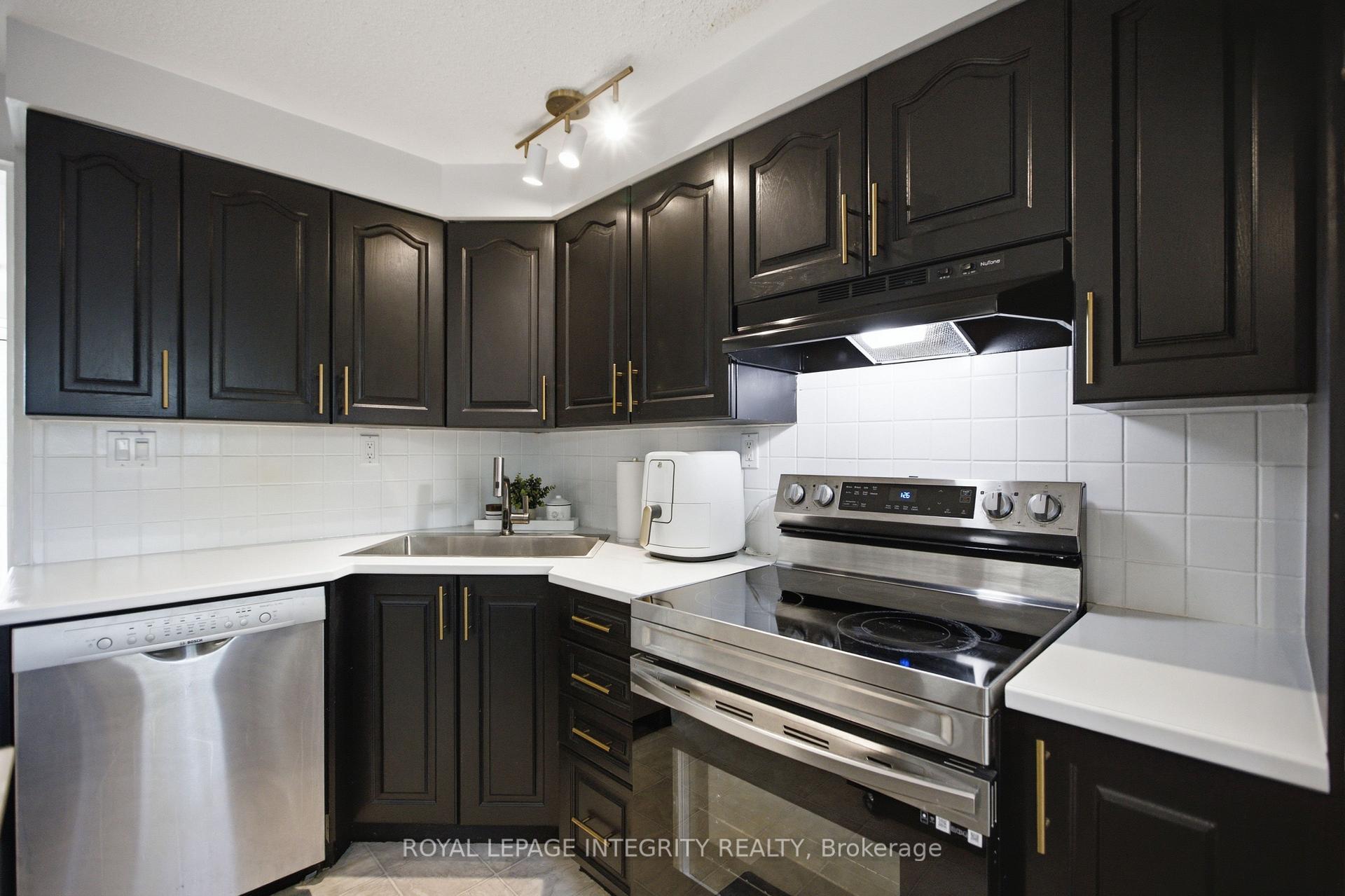 Photo 10 of 1544K Beaverpond Drive, Ottawa, Pineview — HOMEH