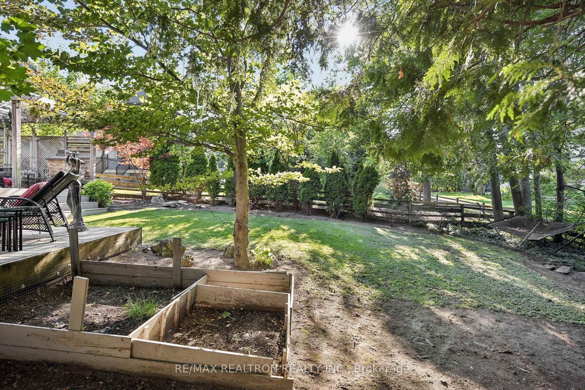 Photo 37 of 14 Rougecrest Drive, Markham, Markham Village — HOMEH