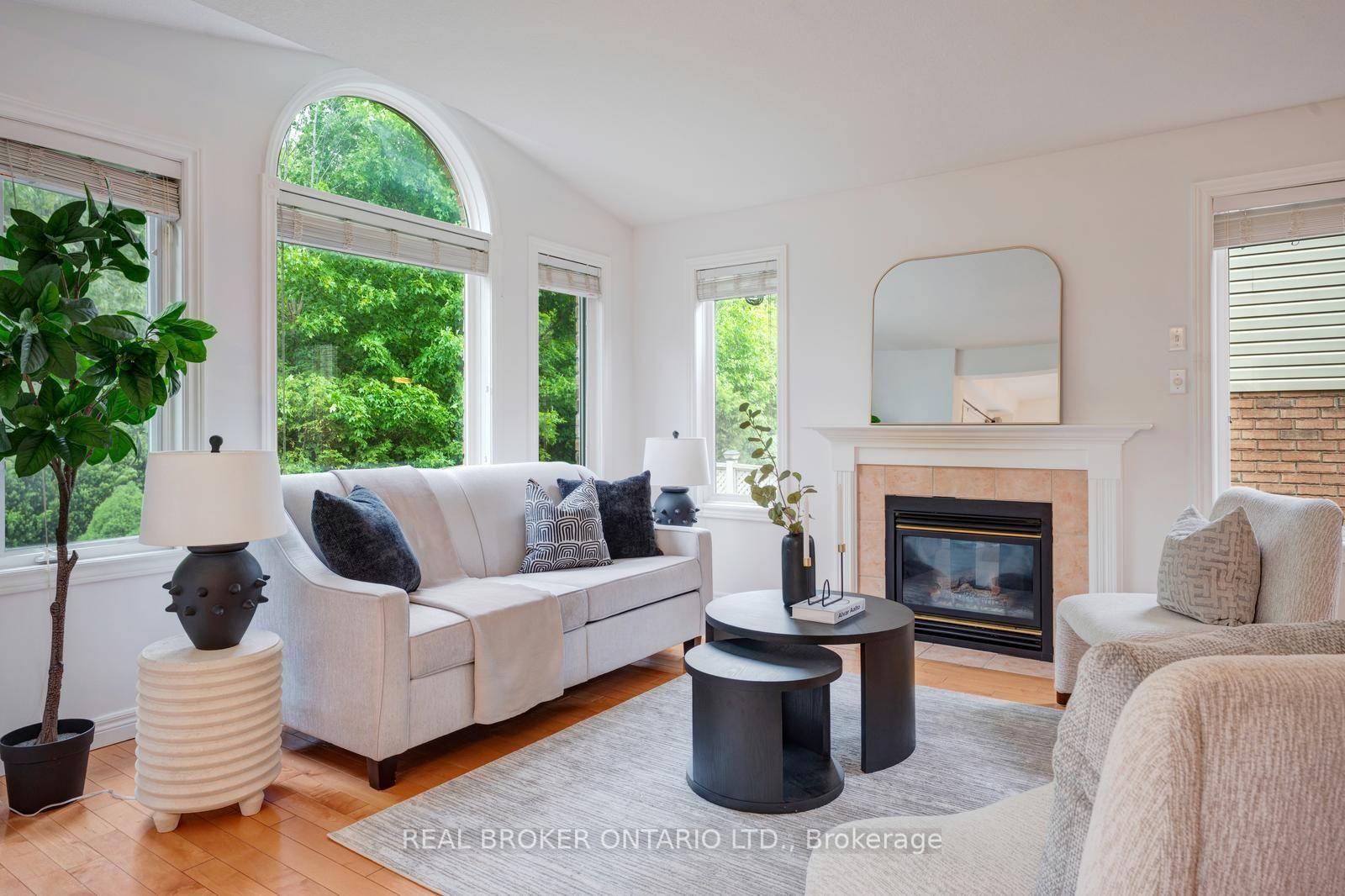 Photo 3 of 444 Lausanne Crescent, Waterloo, Beechwood West — HOMEH