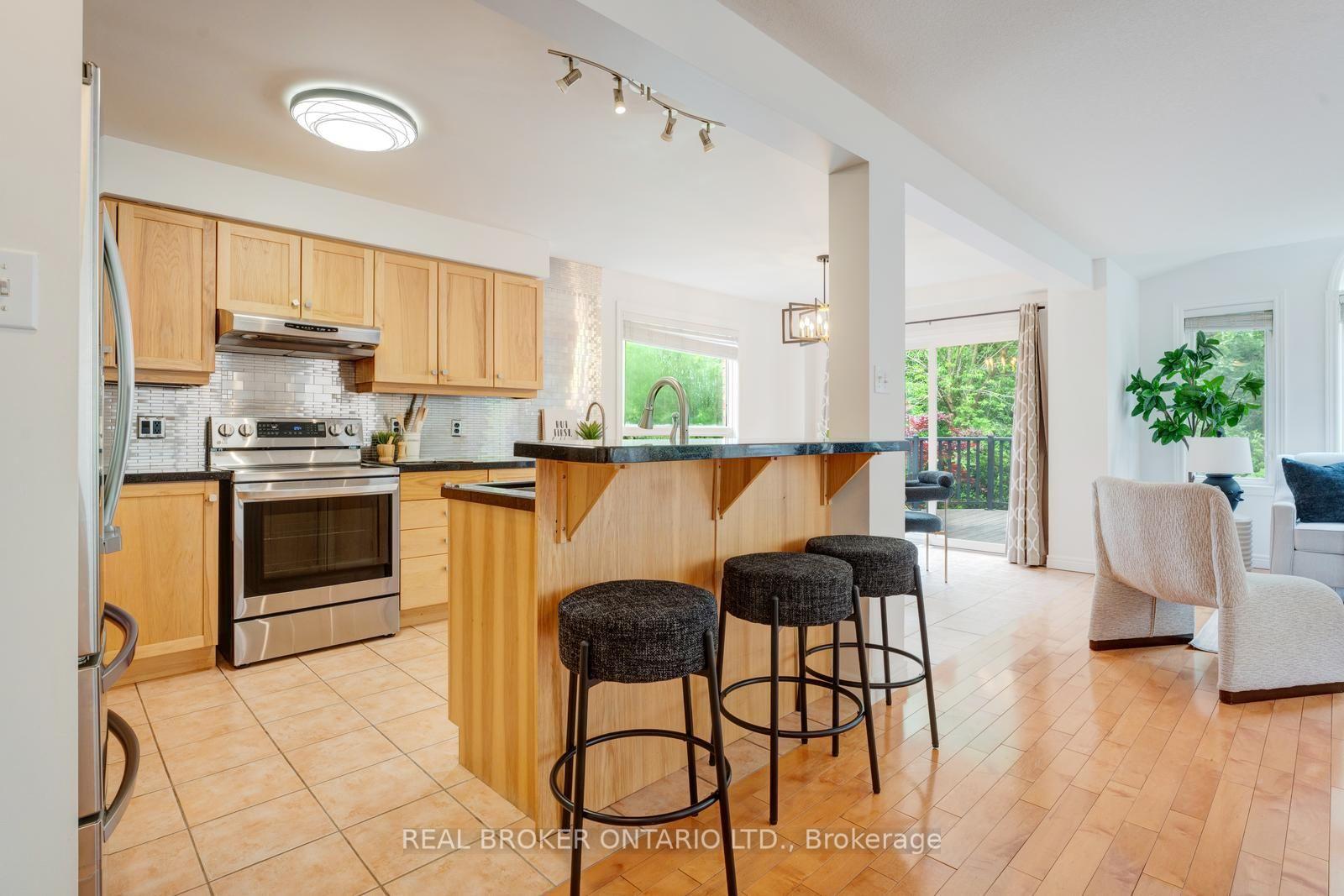 Photo 8 of 444 Lausanne Crescent, Waterloo, Beechwood West — HOMEH