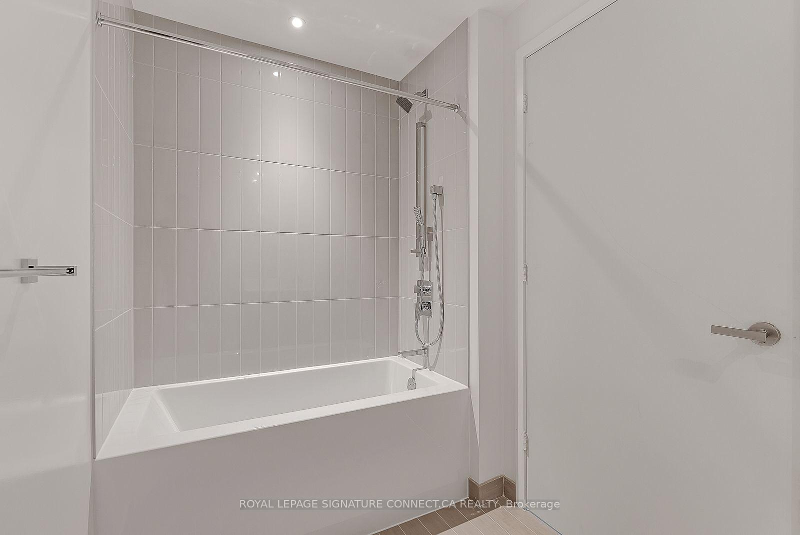 Photo 17 of Unit 4911, 3900 Confederation Parkway, Mississauga, City Centre — HOMEH