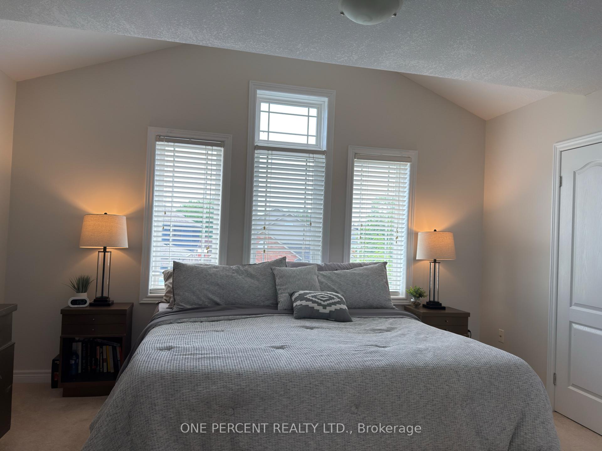 Photo 11 of 4871 Northgate Crescent, Lincoln, Lincoln Lake — HOMEH