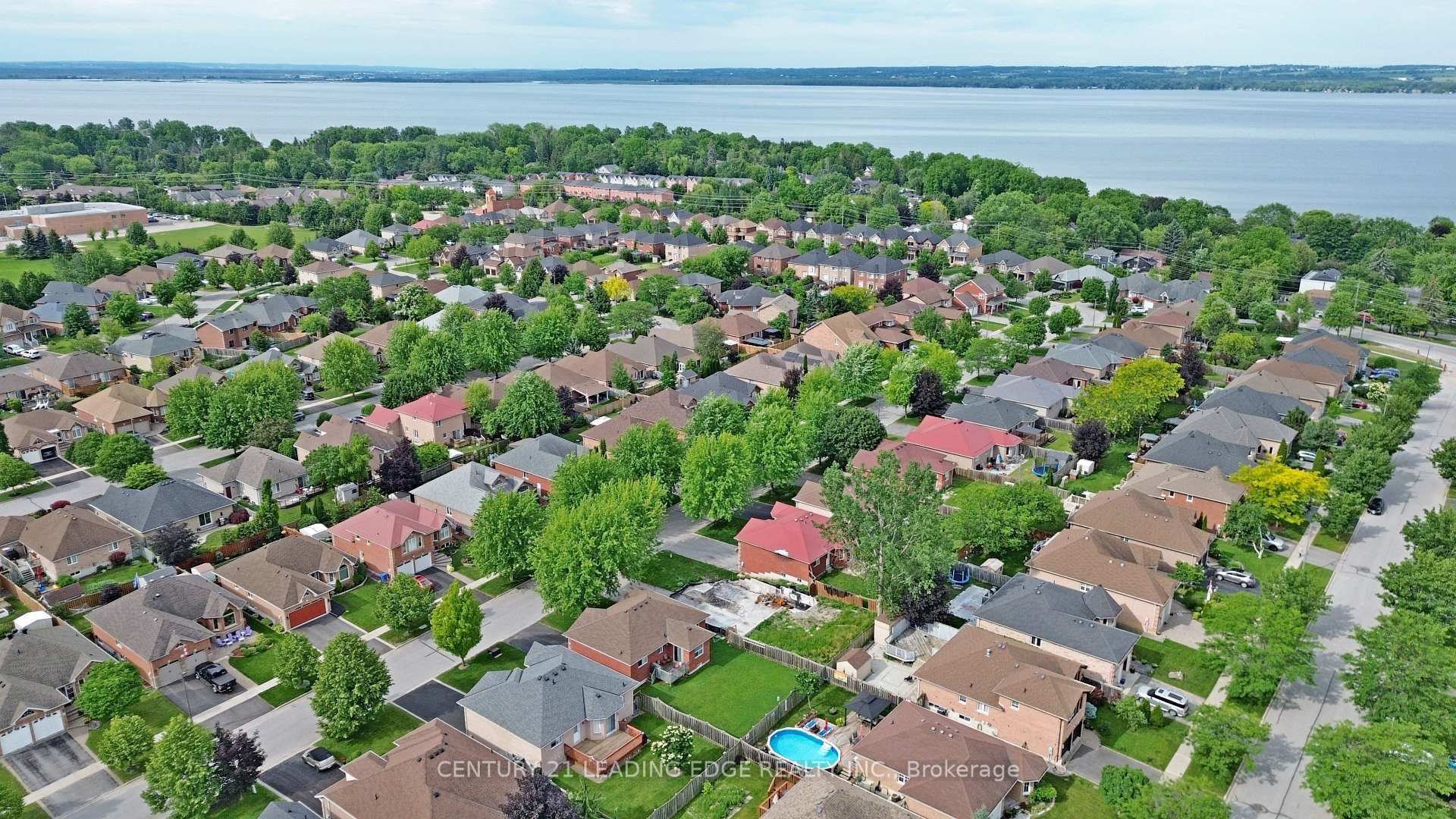 Photo 3 of 14 Kerfoot Crescent, Georgina, Historic Lakeshore Communities — HOMEH