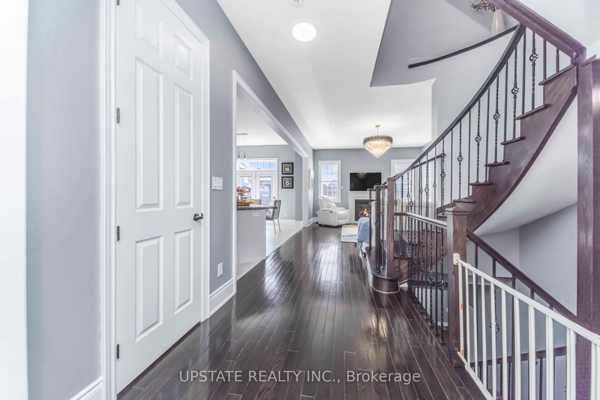 Photo 10 of 23 Spain Crescent, Brampton, Toronto Gore Rural Estate — HOMEH