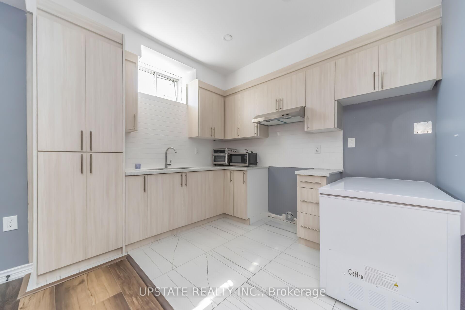 Photo 35 of 23 Spain Crescent, Brampton, Toronto Gore Rural Estate — HOMEH
