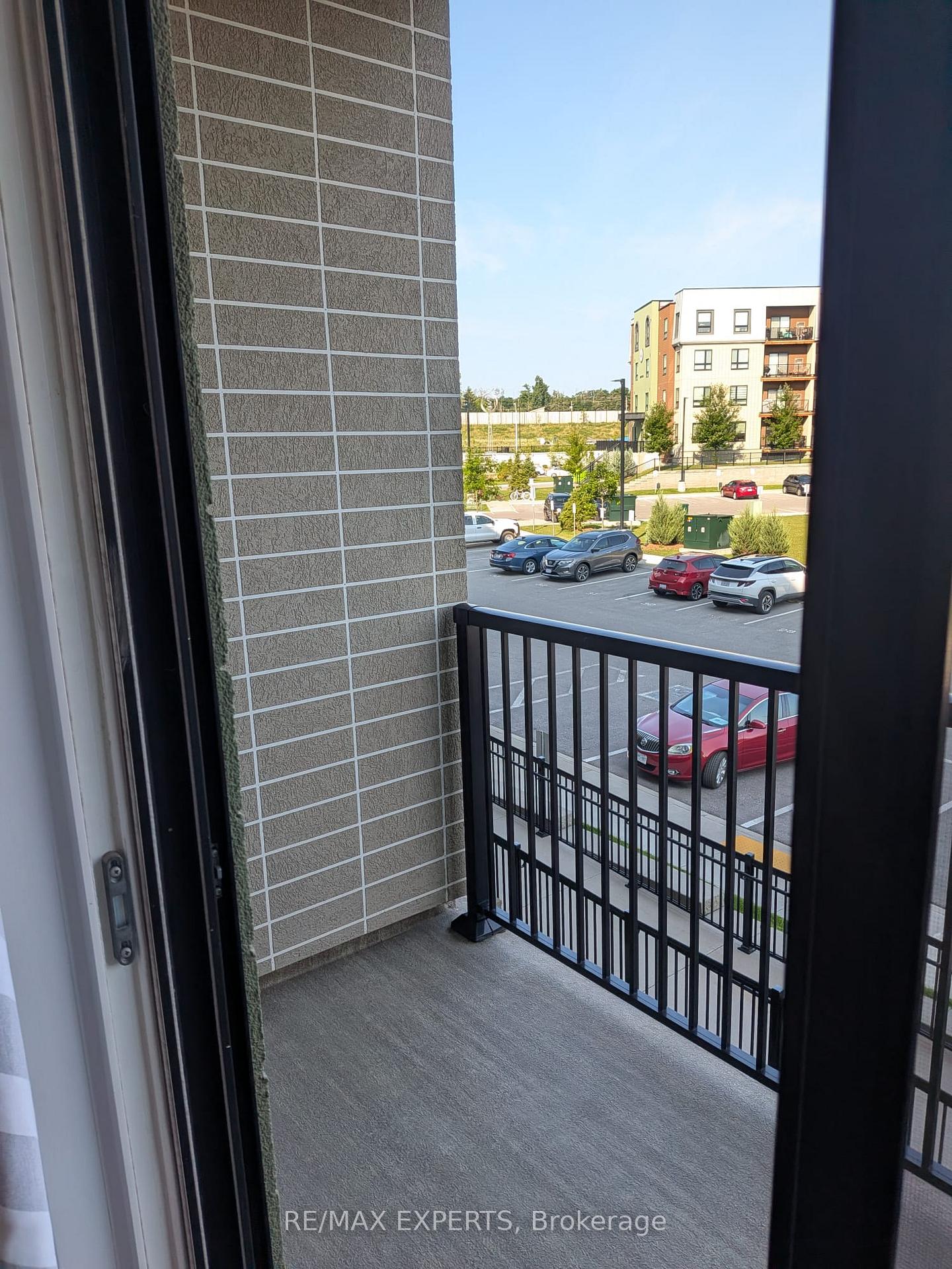 Photo 3 of Unit 205, 5 Chef Lane, Barrie, Innis-Shore — HOMEH