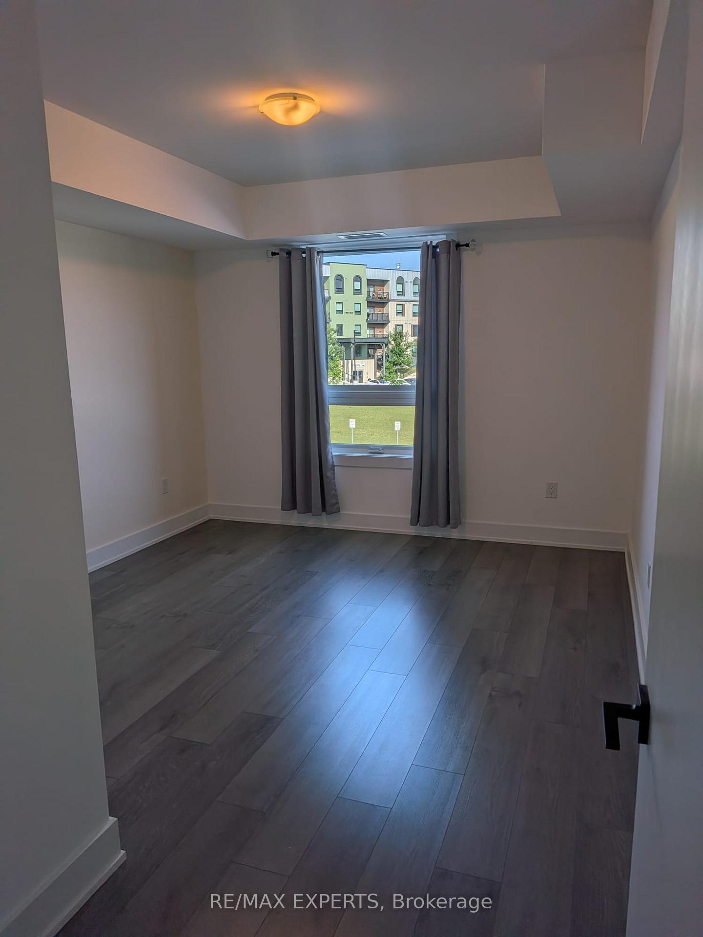 Photo 4 of Unit 205, 5 Chef Lane, Barrie, Innis-Shore — HOMEH