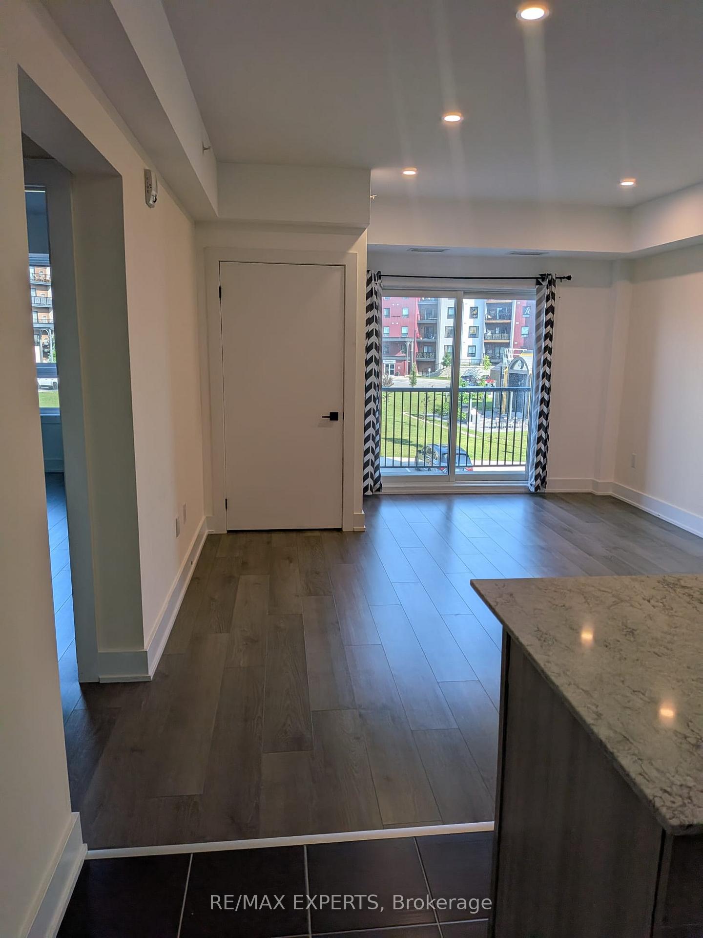 Photo 13 of Unit 205, 5 Chef Lane, Barrie, Innis-Shore — HOMEH