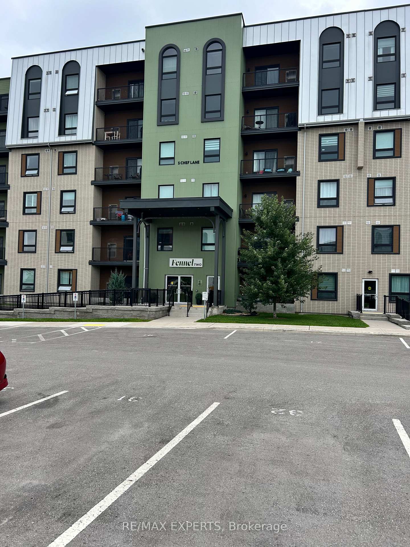 Photo 2 of Unit 205, 5 Chef Lane, Barrie, Innis-Shore — HOMEH