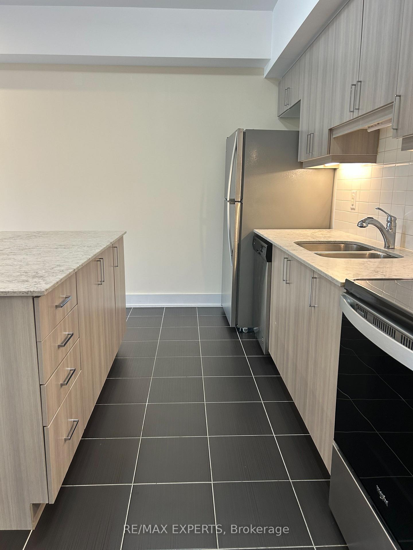 Photo 5 of Unit 205, 5 Chef Lane, Barrie, Innis-Shore — HOMEH