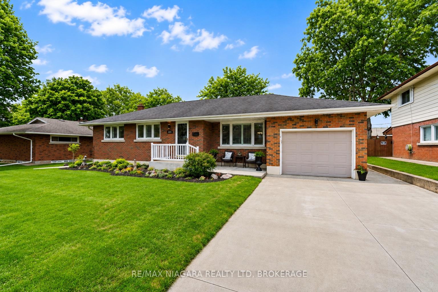 Photo 2 of 5938 Stevens Street, Niagara Falls, Cherrywood — HOMEH