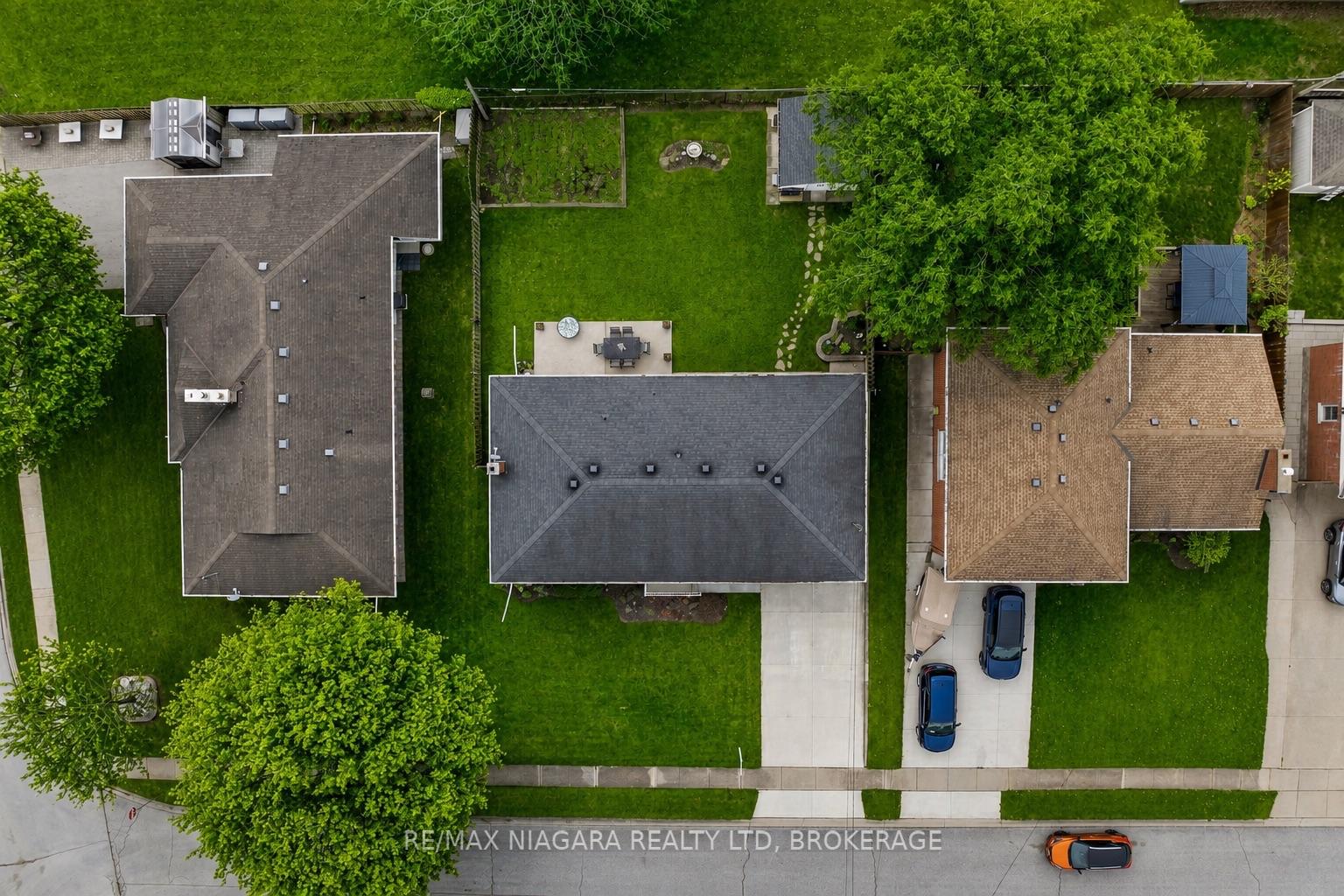 Photo 3 of 5938 Stevens Street, Niagara Falls, Cherrywood — HOMEH