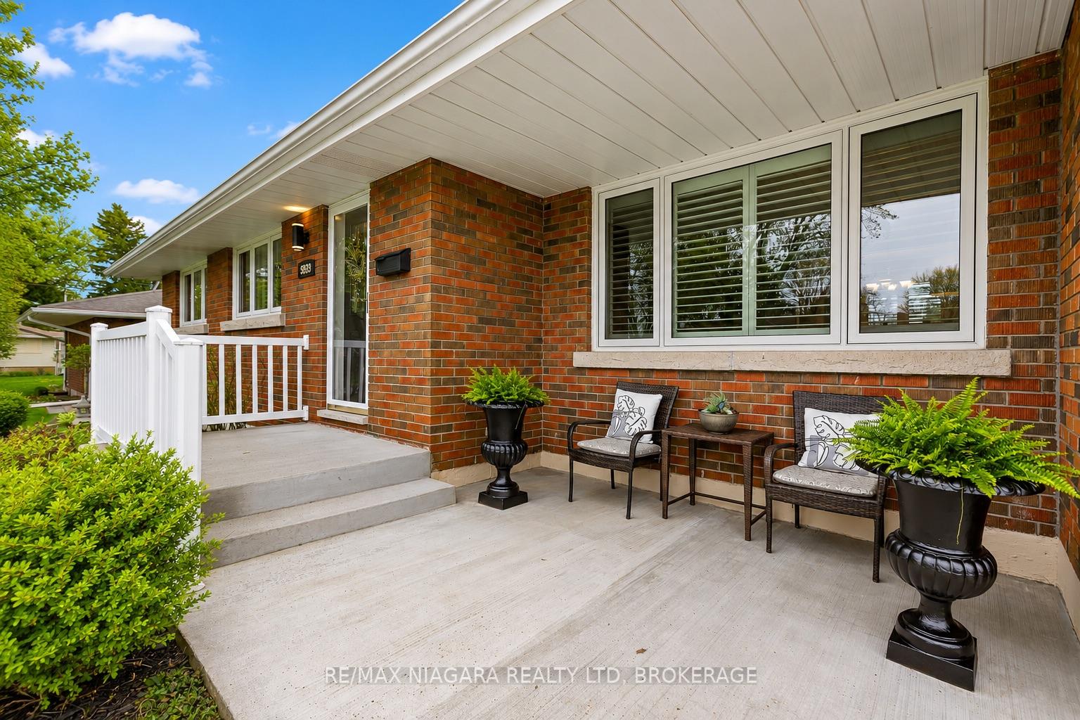 Photo 4 of 5938 Stevens Street, Niagara Falls, Cherrywood — HOMEH