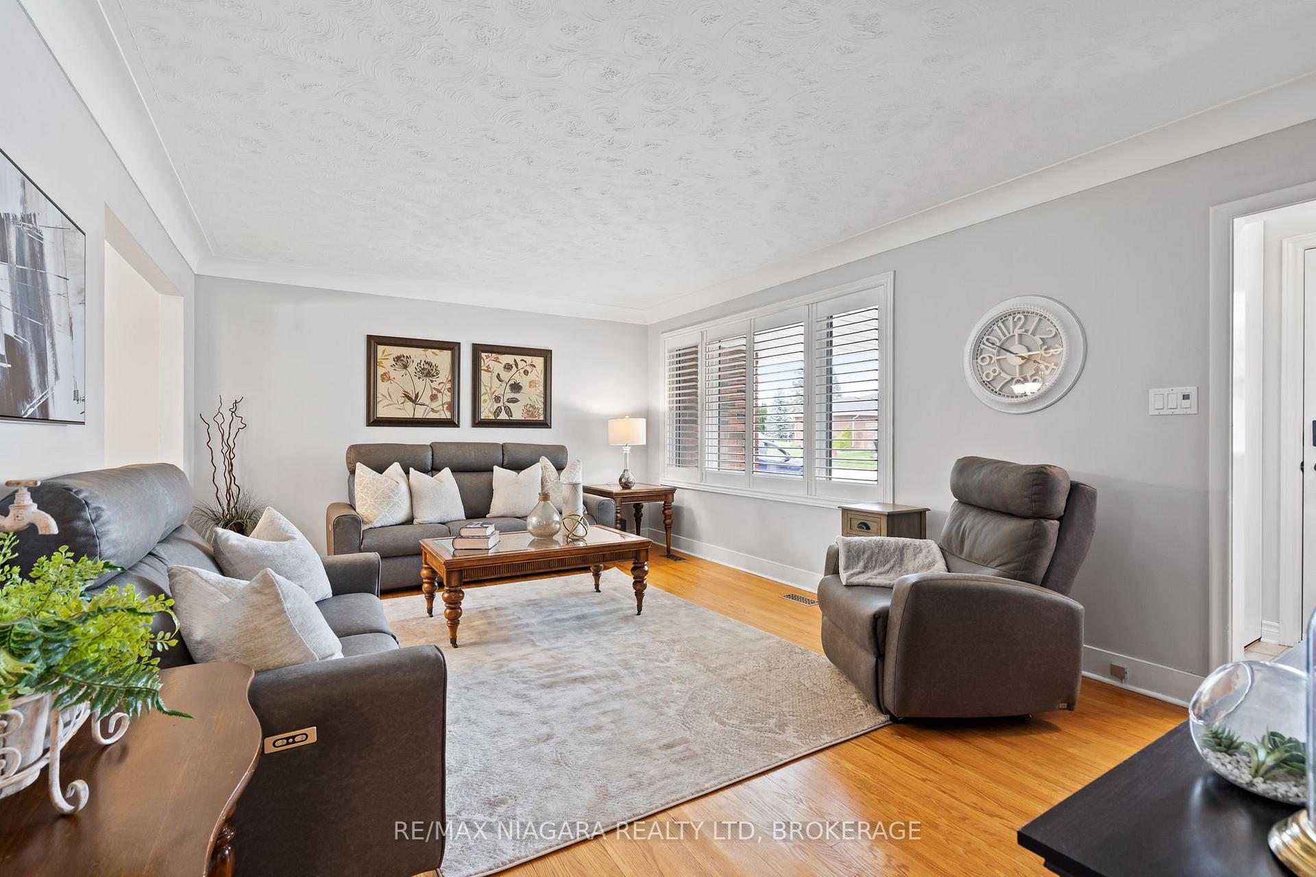 Photo 5 of 5938 Stevens Street, Niagara Falls, Cherrywood — HOMEH