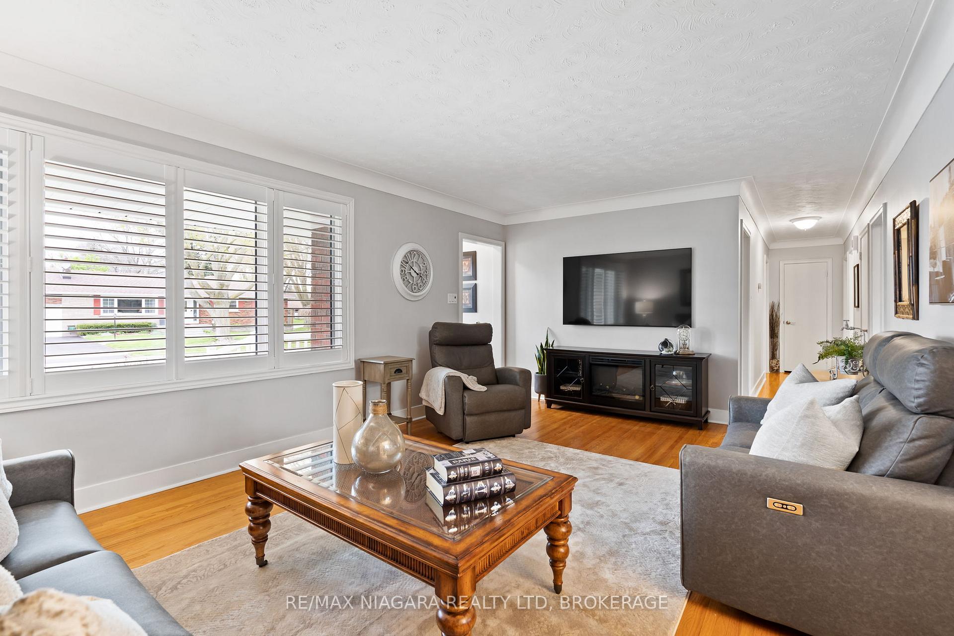 Photo 6 of 5938 Stevens Street, Niagara Falls, Cherrywood — HOMEH
