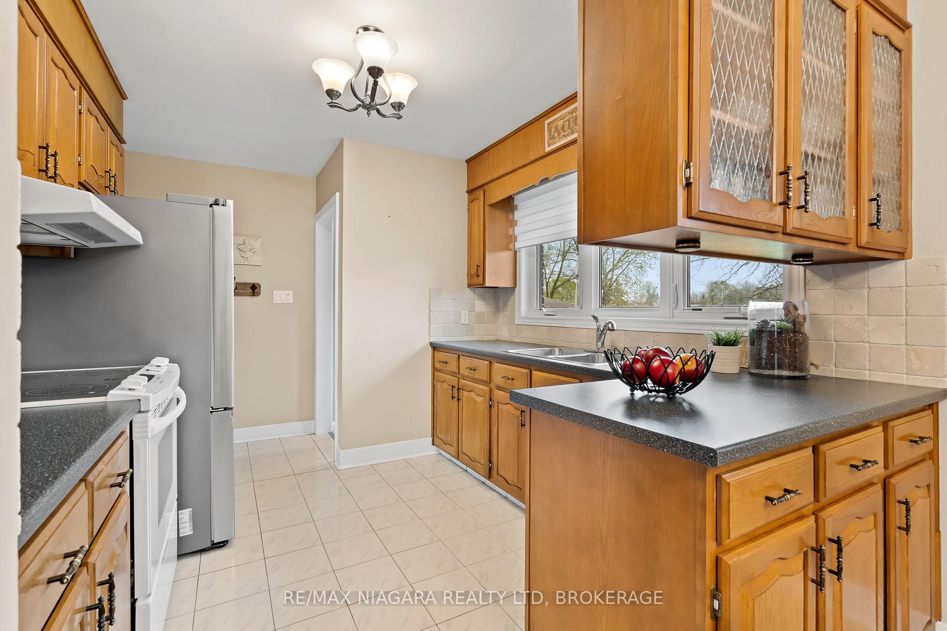 Photo 8 of 5938 Stevens Street, Niagara Falls, Cherrywood — HOMEH