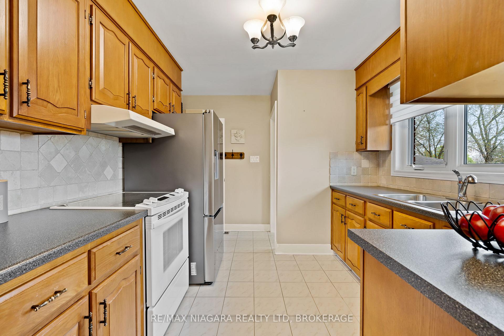 Photo 9 of 5938 Stevens Street, Niagara Falls, Cherrywood — HOMEH