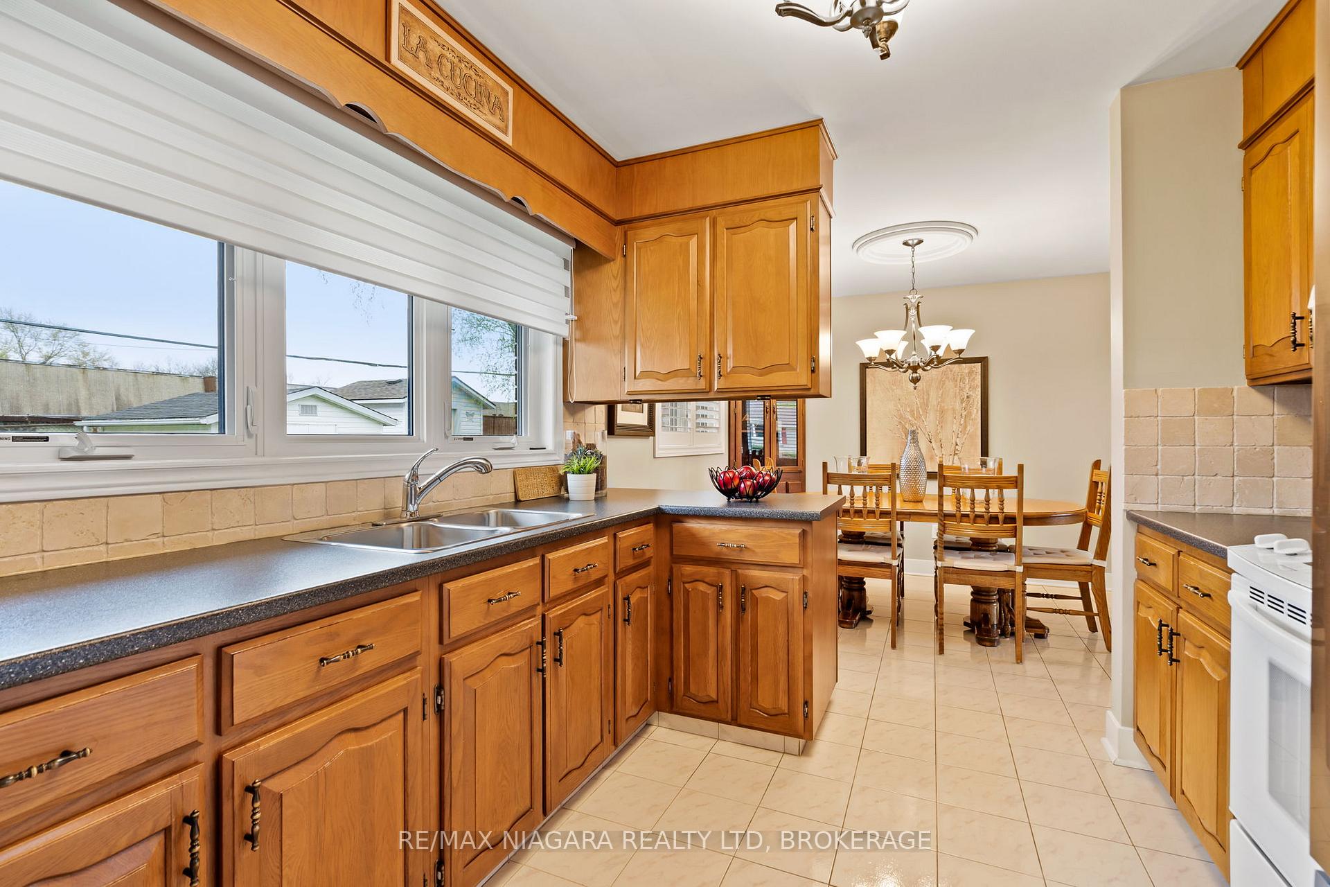 Photo 10 of 5938 Stevens Street, Niagara Falls, Cherrywood — HOMEH