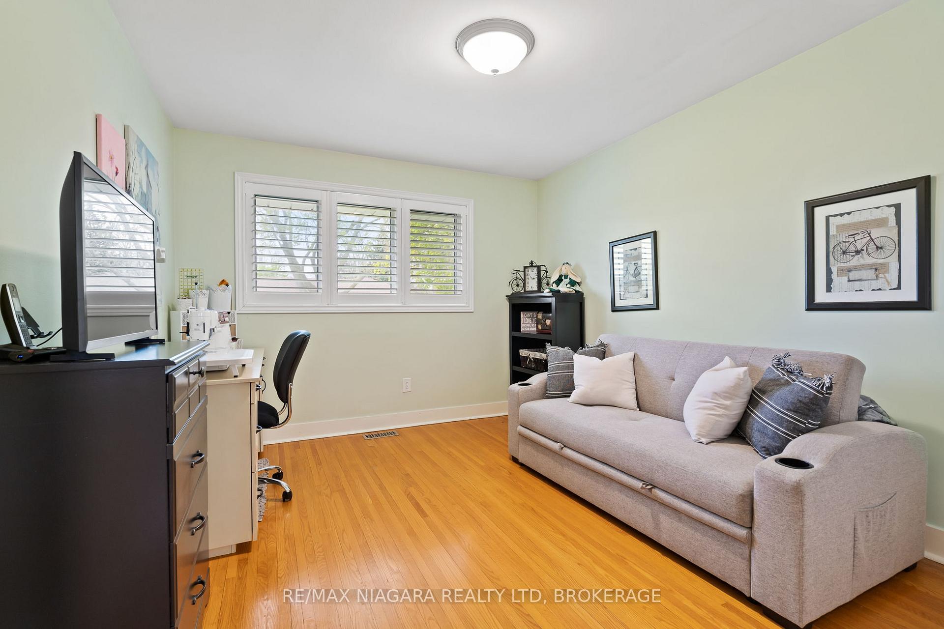 Photo 13 of 5938 Stevens Street, Niagara Falls, Cherrywood — HOMEH