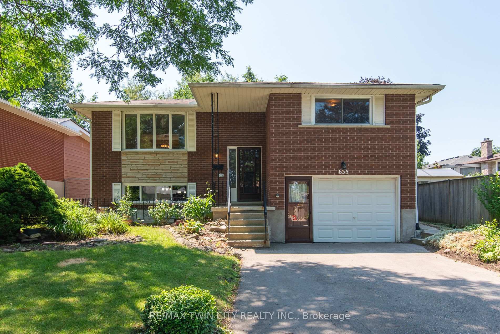 Photo 1 of 635 Cedargrove Place, Waterloo, North Lakeshore — HOMEH