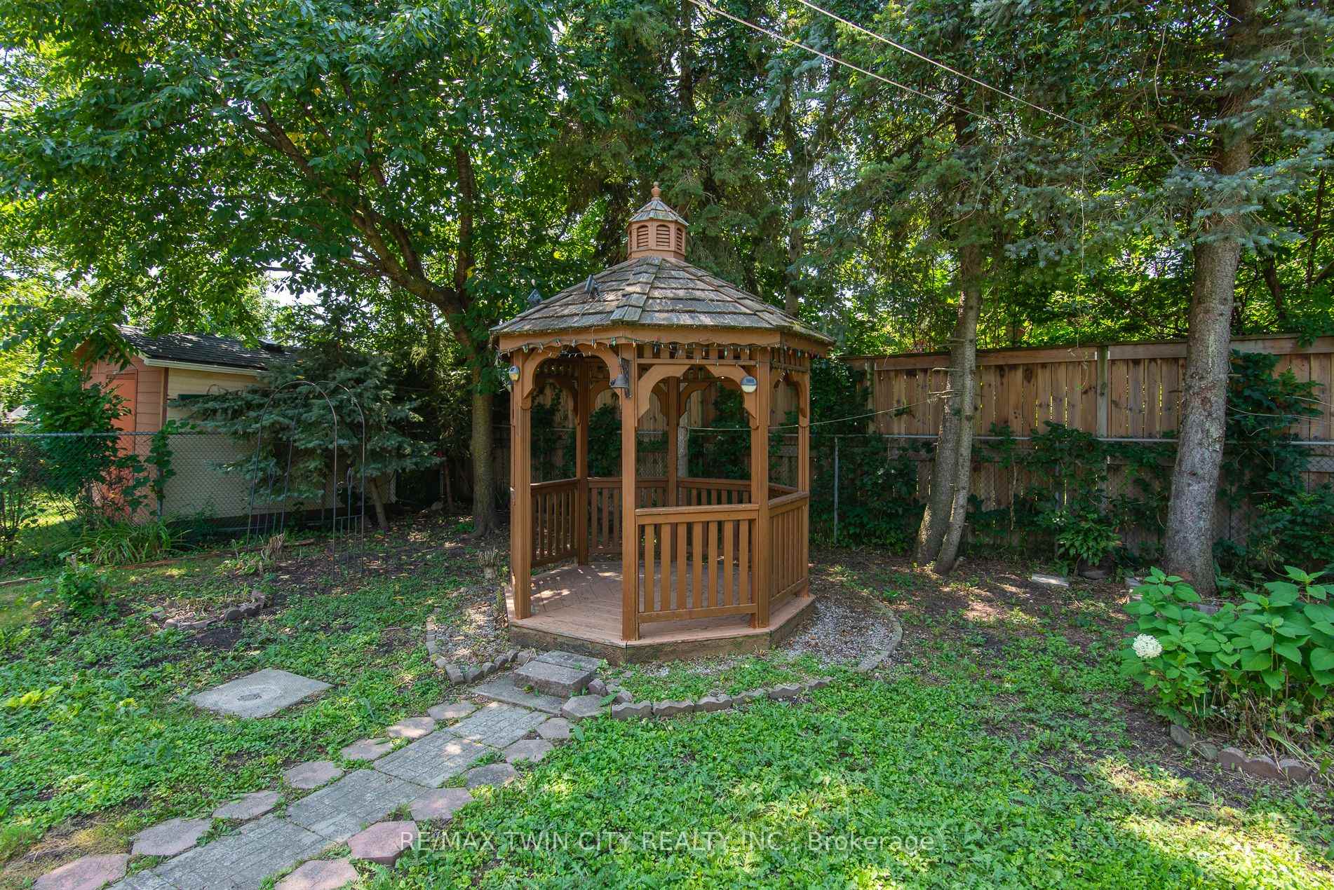 Photo 5 of 635 Cedargrove Place, Waterloo, North Lakeshore — HOMEH