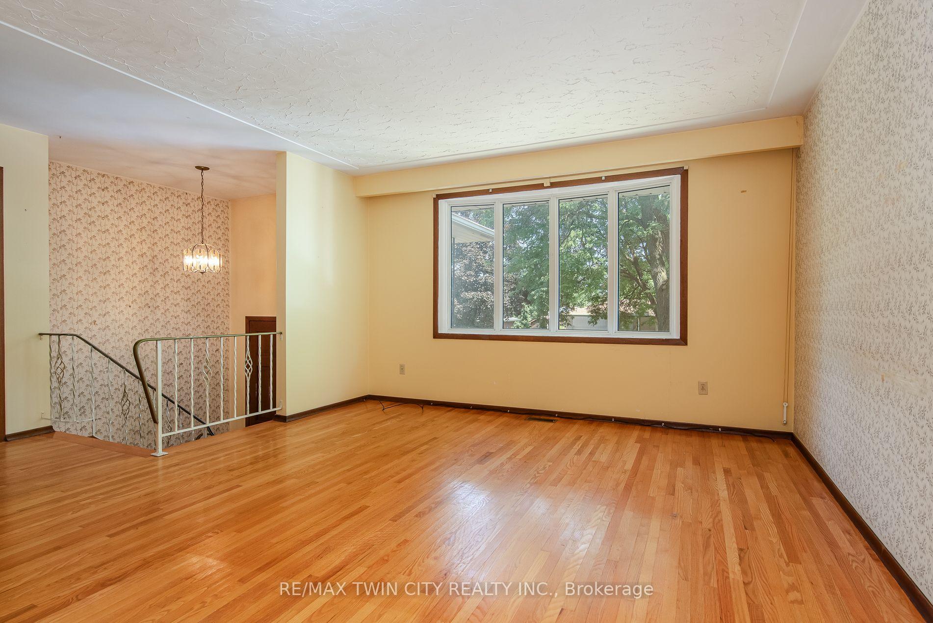 Photo 8 of 635 Cedargrove Place, Waterloo, North Lakeshore — HOMEH