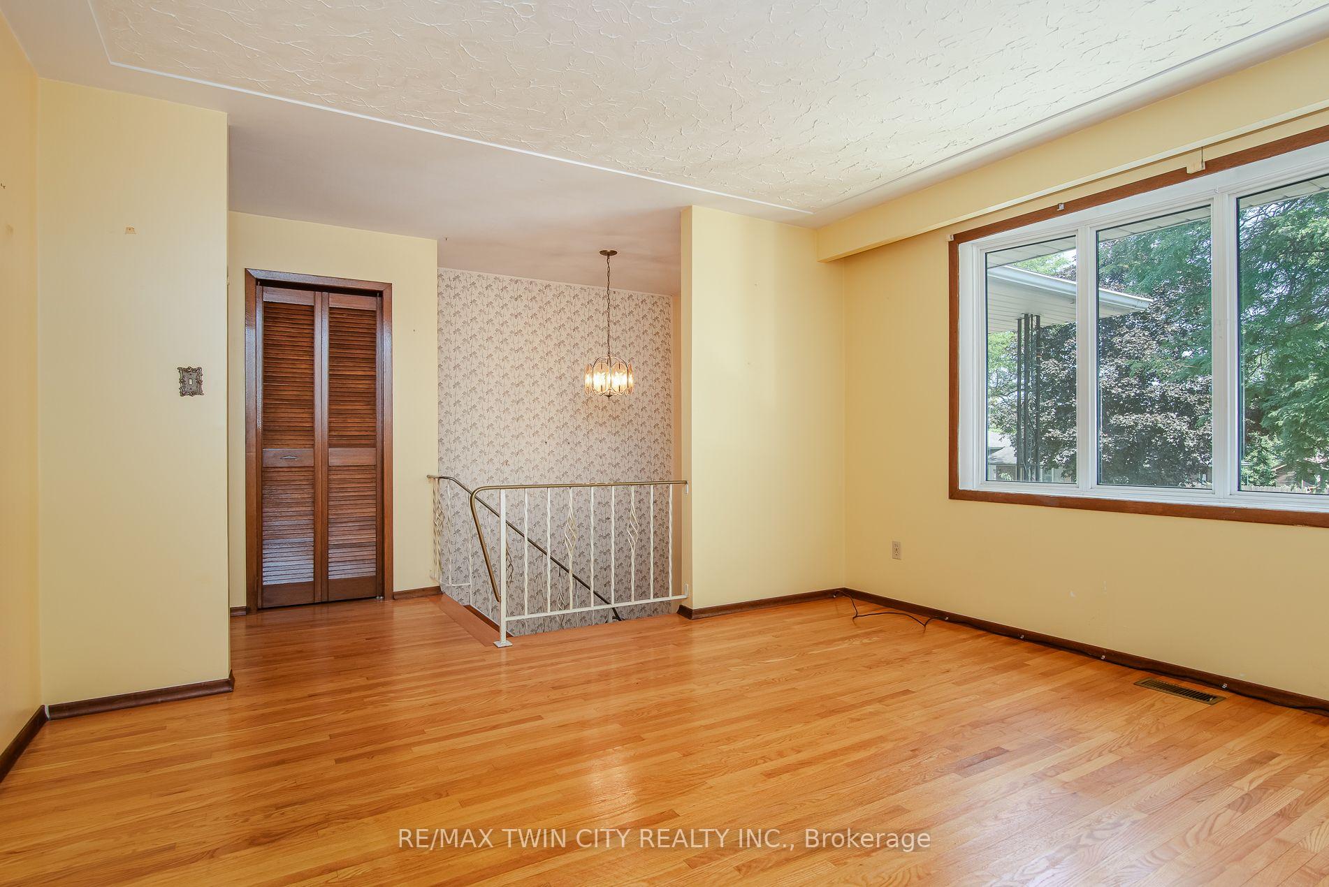 Photo 9 of 635 Cedargrove Place, Waterloo, North Lakeshore — HOMEH
