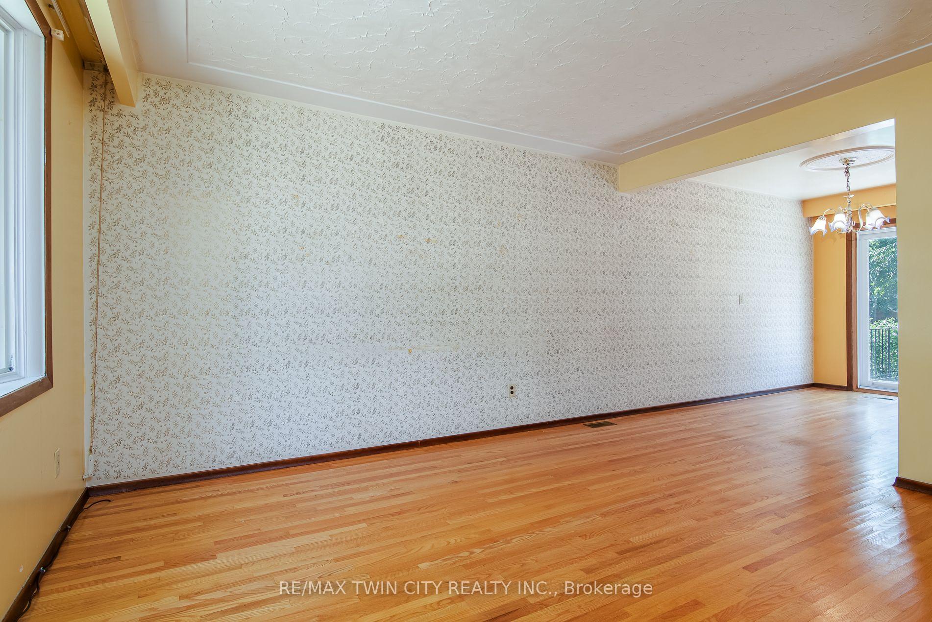 Photo 10 of 635 Cedargrove Place, Waterloo, North Lakeshore — HOMEH