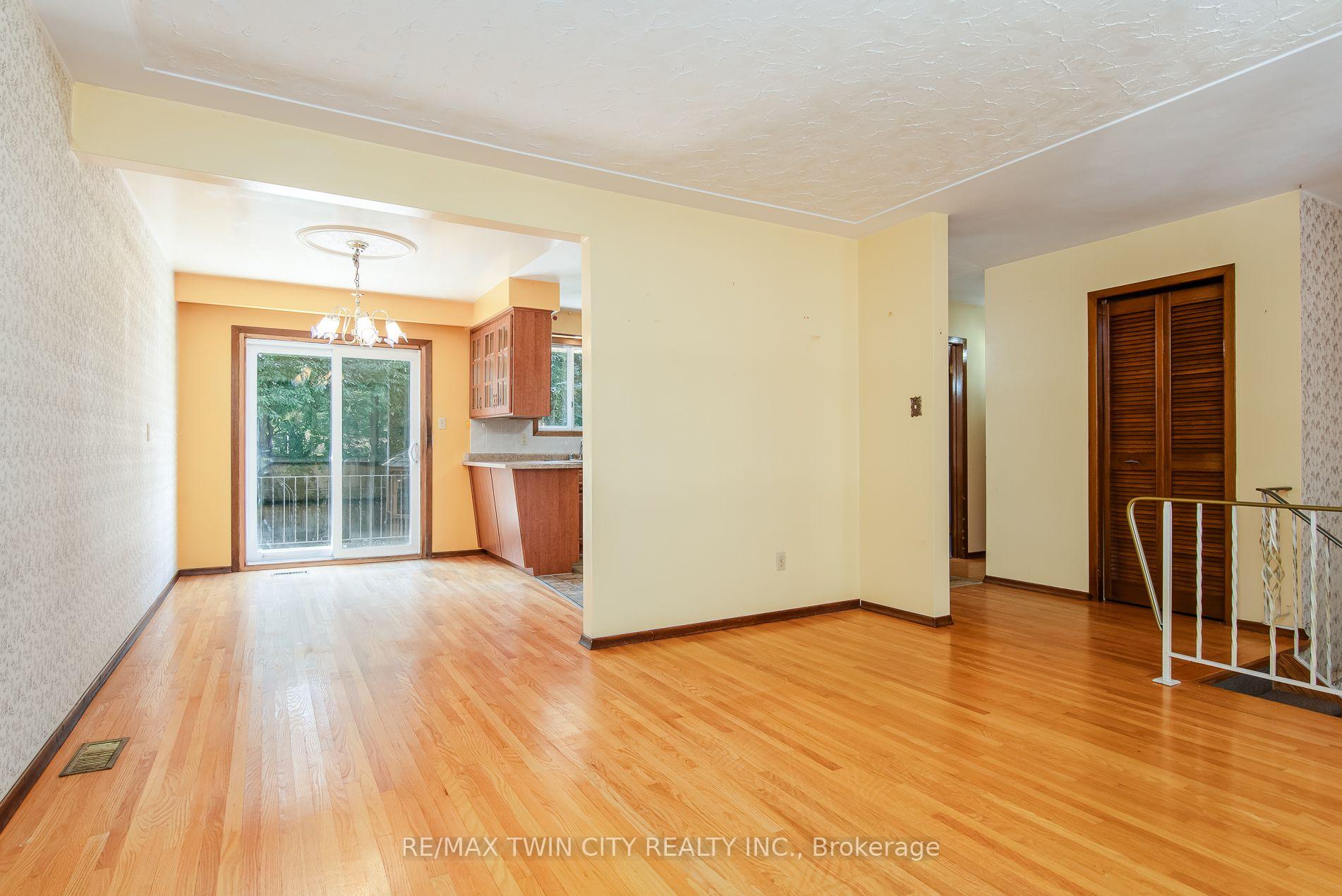 Photo 11 of 635 Cedargrove Place, Waterloo, North Lakeshore — HOMEH