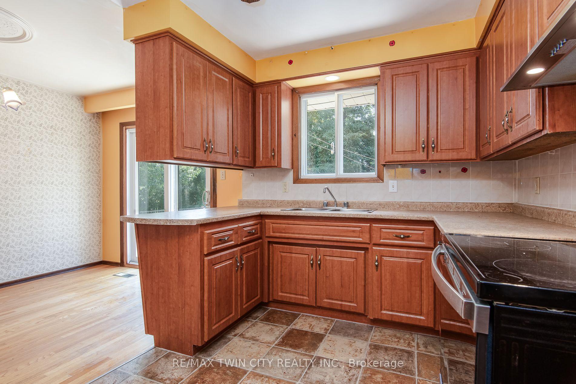 Photo 14 of 635 Cedargrove Place, Waterloo, North Lakeshore — HOMEH