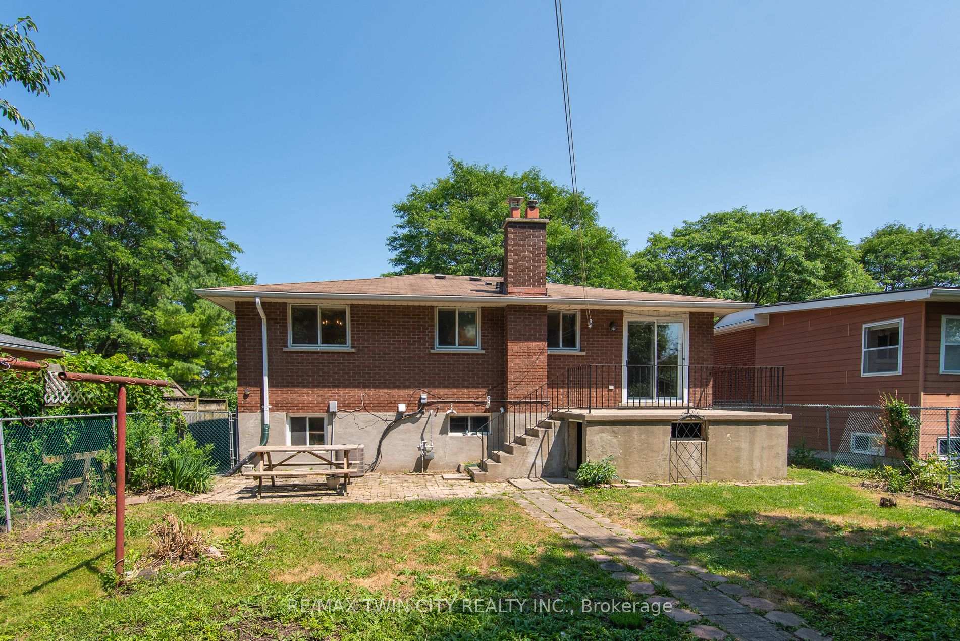 Photo 30 of 635 Cedargrove Place, Waterloo, North Lakeshore — HOMEH