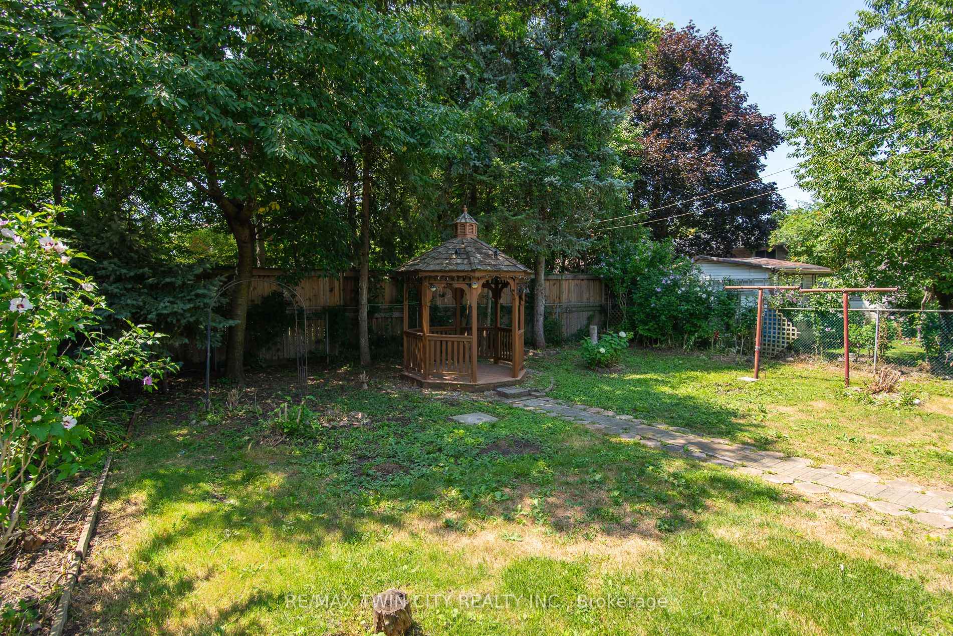 Photo 31 of 635 Cedargrove Place, Waterloo, North Lakeshore — HOMEH