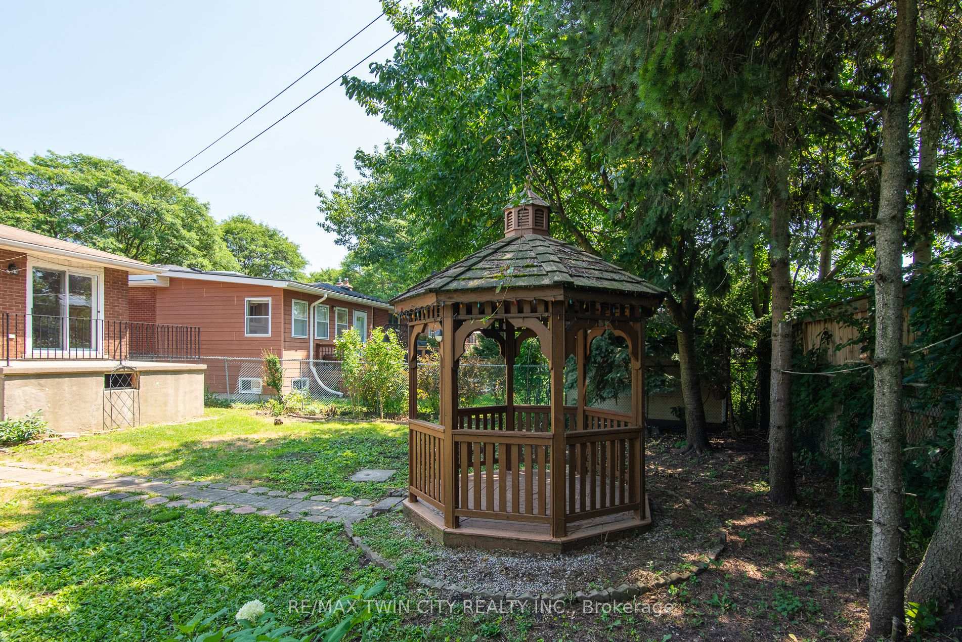 Photo 32 of 635 Cedargrove Place, Waterloo, North Lakeshore — HOMEH