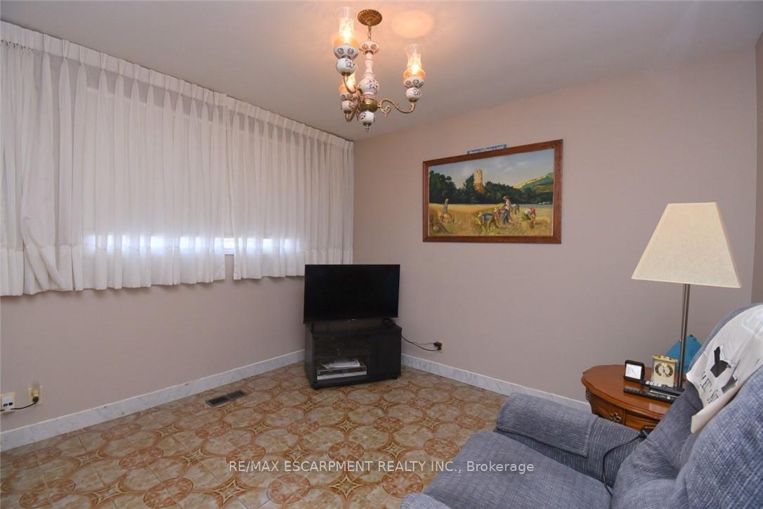 Photo 20 of 36 Abbington Drive, Hamilton, Gilbert — HOMEH
