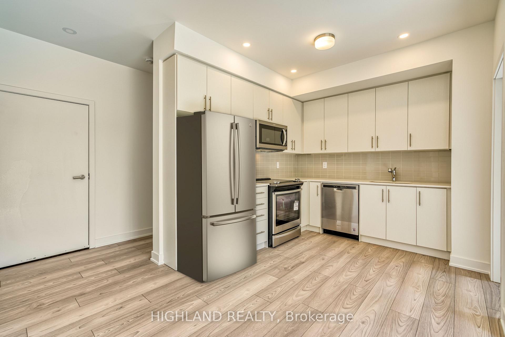 Photo 8 of Unit 7, 3473 Widdicombe Way, Mississauga, Erin Mills — HOMEH