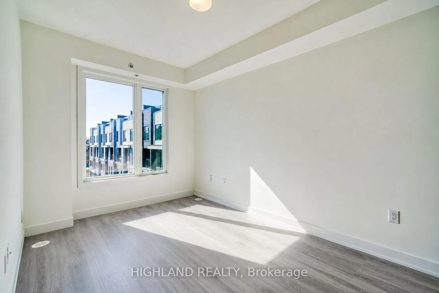 Photo 13 of Unit 7, 3473 Widdicombe Way, Mississauga, Erin Mills — HOMEH