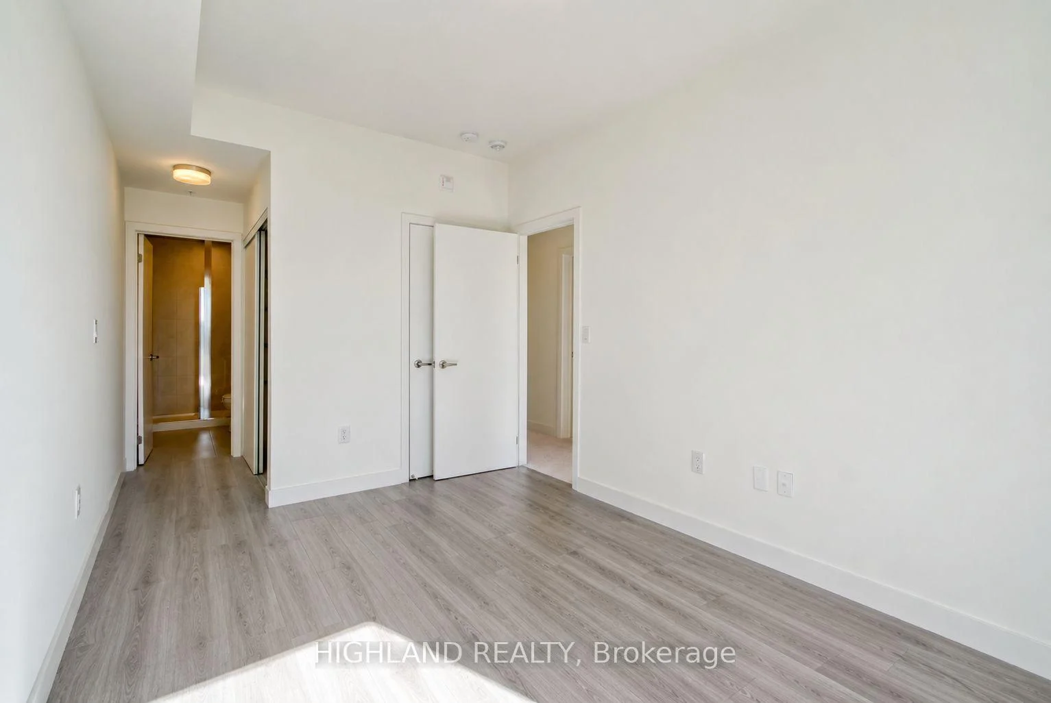 Photo 15 of Unit 7, 3473 Widdicombe Way, Mississauga, Erin Mills — HOMEH